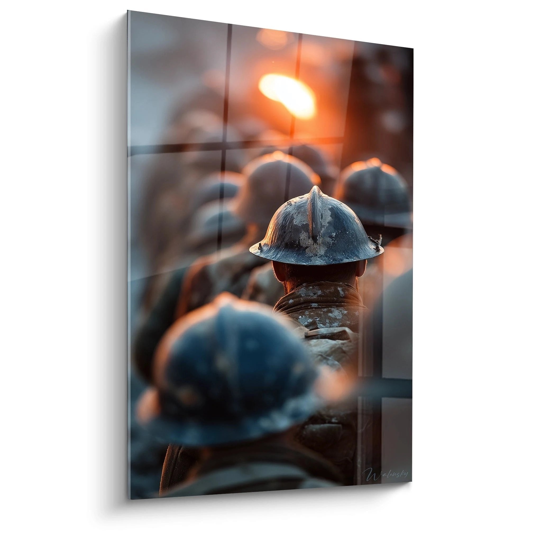 Soldaten mit Stahlhelmen im warmen Licht während des Ersten Weltkriegs, bewegende Kriegsdarstellung