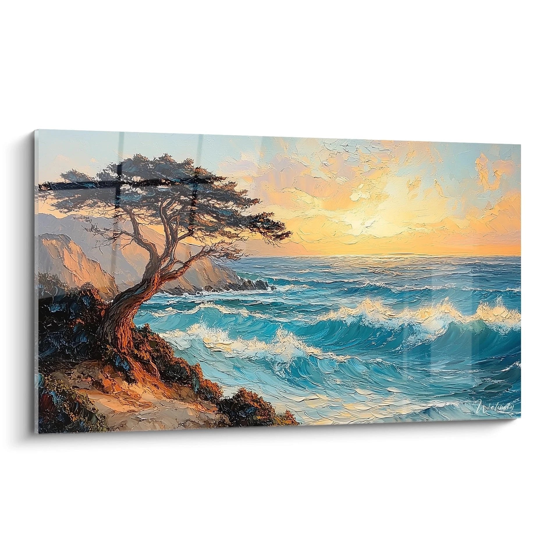 Wandbild zeigt windgepeitschten Baum auf Felsküste bei goldenem Sonnenuntergang mit bewegtem Meer