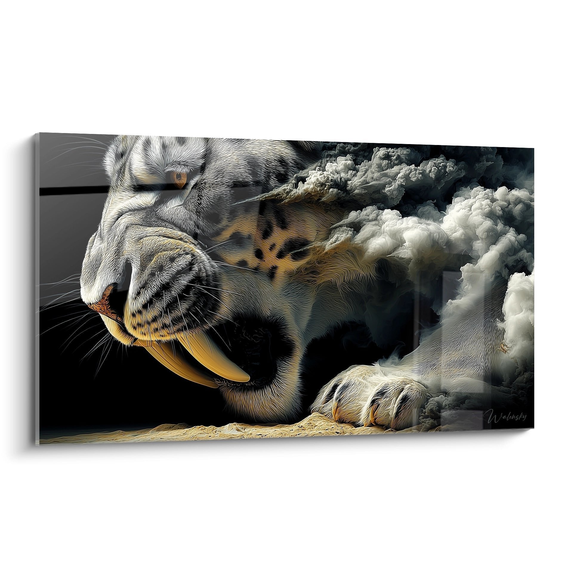 Wandbild Säbelzahntiger mit markanten langen Zähnen vor dramatischen Wolken in warmen Erdtönen