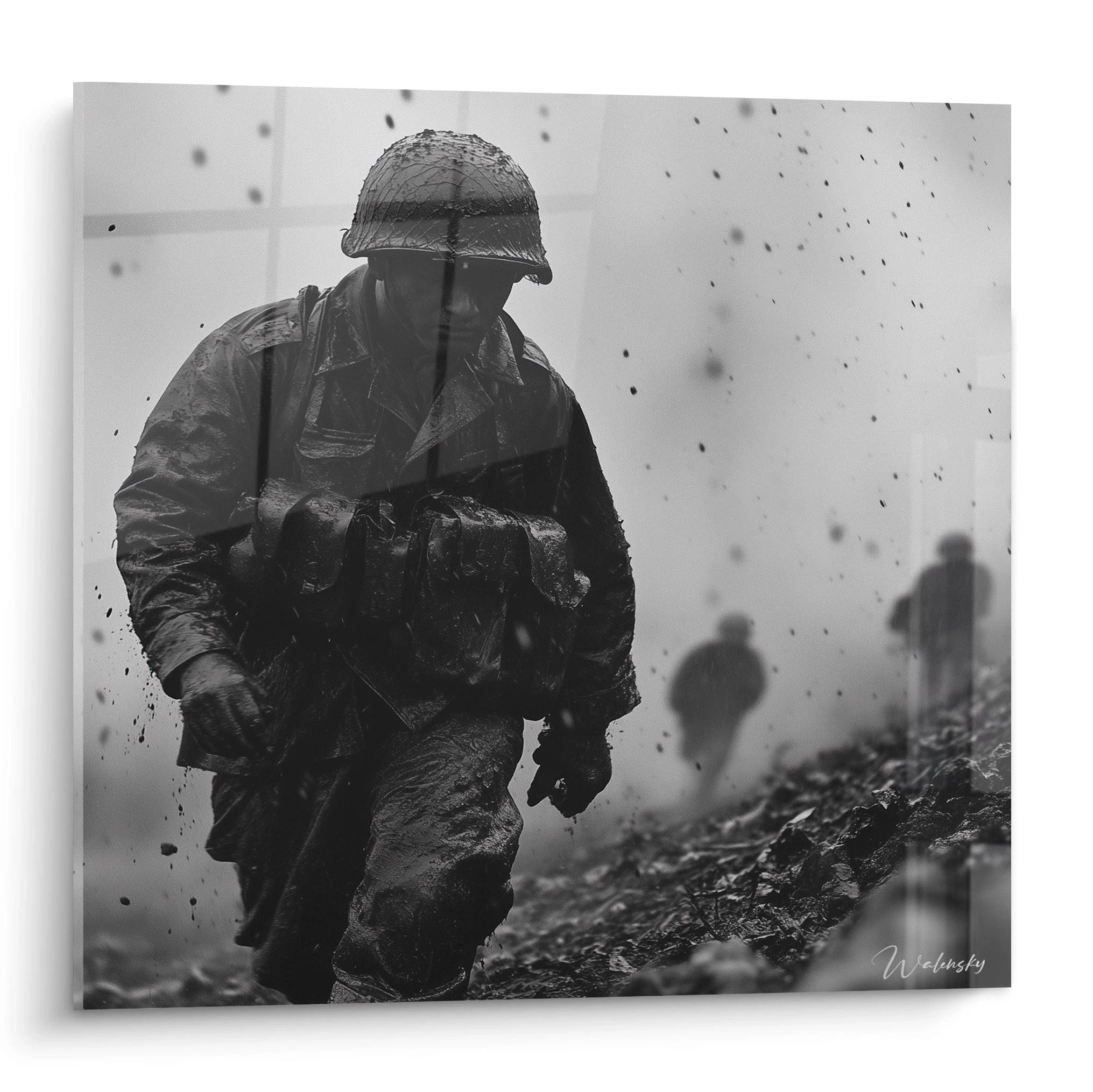 Schwarz-weiß Wandbild zeigt Soldaten im Ersten Weltkrieg unter Beschuss mit Granatsplittern und Rauch