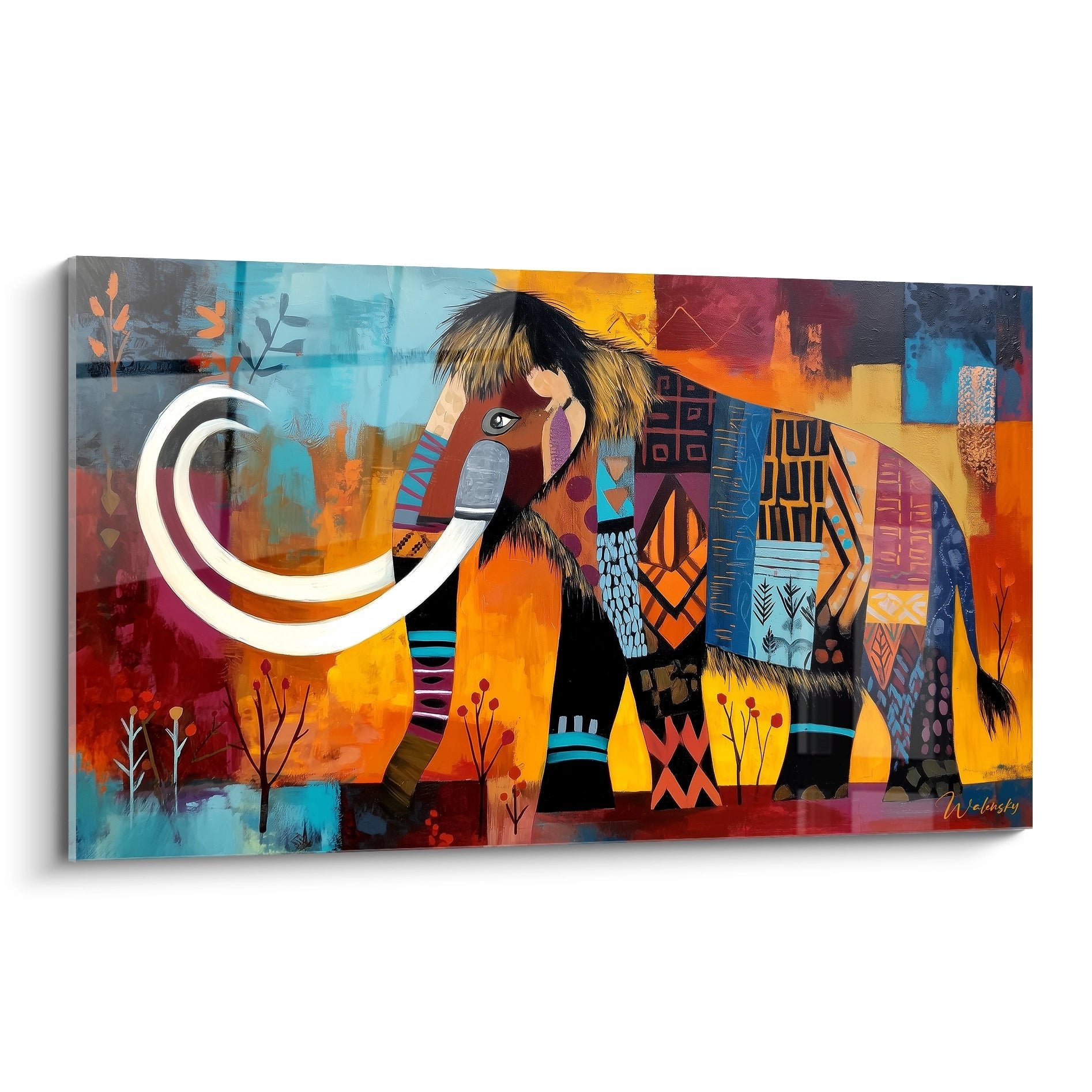 Buntes Wandbild eines Wollmammuts mit geometrischen Mustern in warmen Farbtönen, moderne Kunstinterpretation