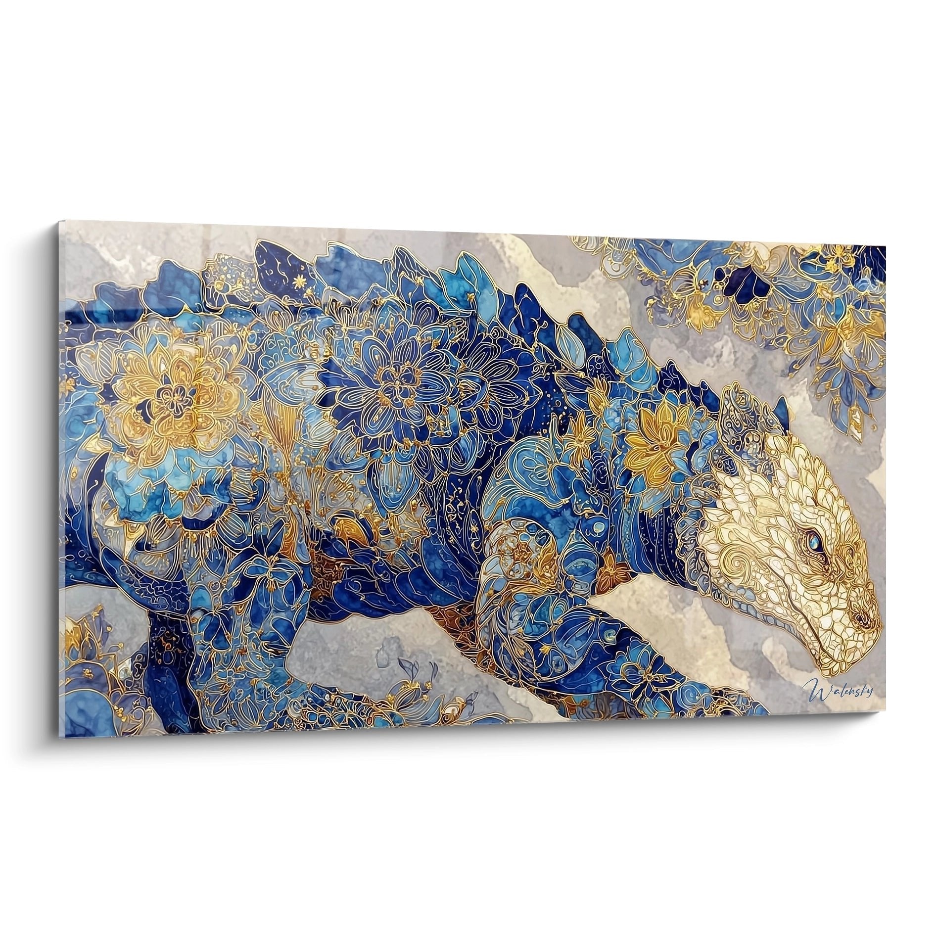 Kunstvolles Wandbild eines blauen Ankylosaurus mit goldenen Ornamenten und floralen Mustern auf neutralem Hintergrund