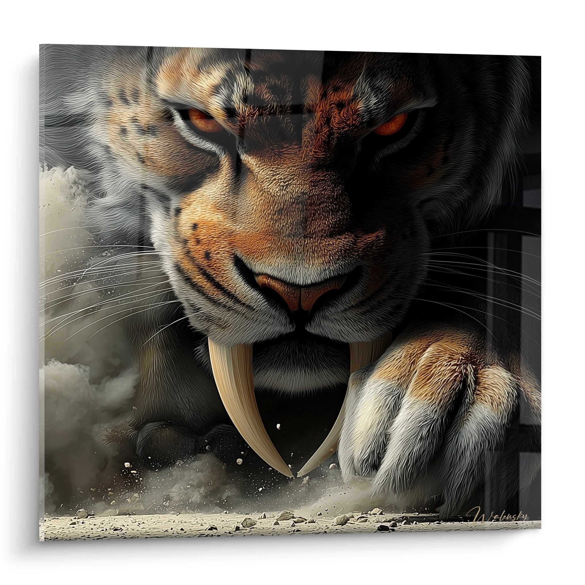 Detailreiches Portrait eines Säbelzahntigers mit mächtigen Reißzähnen und intensiven bernsteinfarbenen Augen