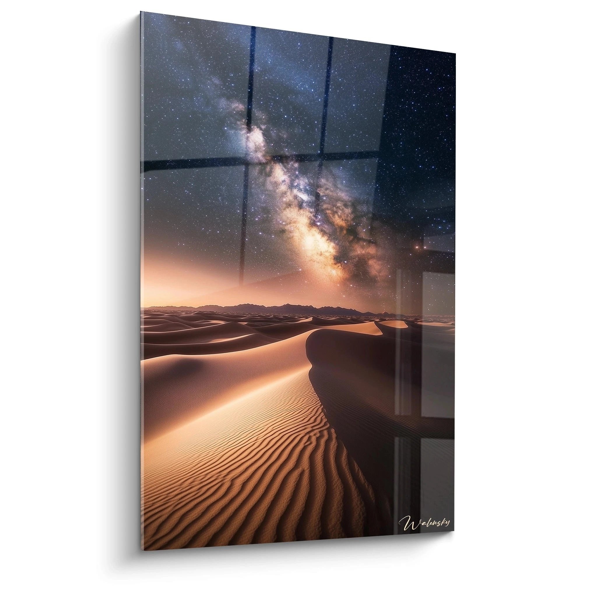 Wandbild Wüstenlandschaft mit Sanddünen unter der leuchtenden Milchstraße und Sternenhimmel