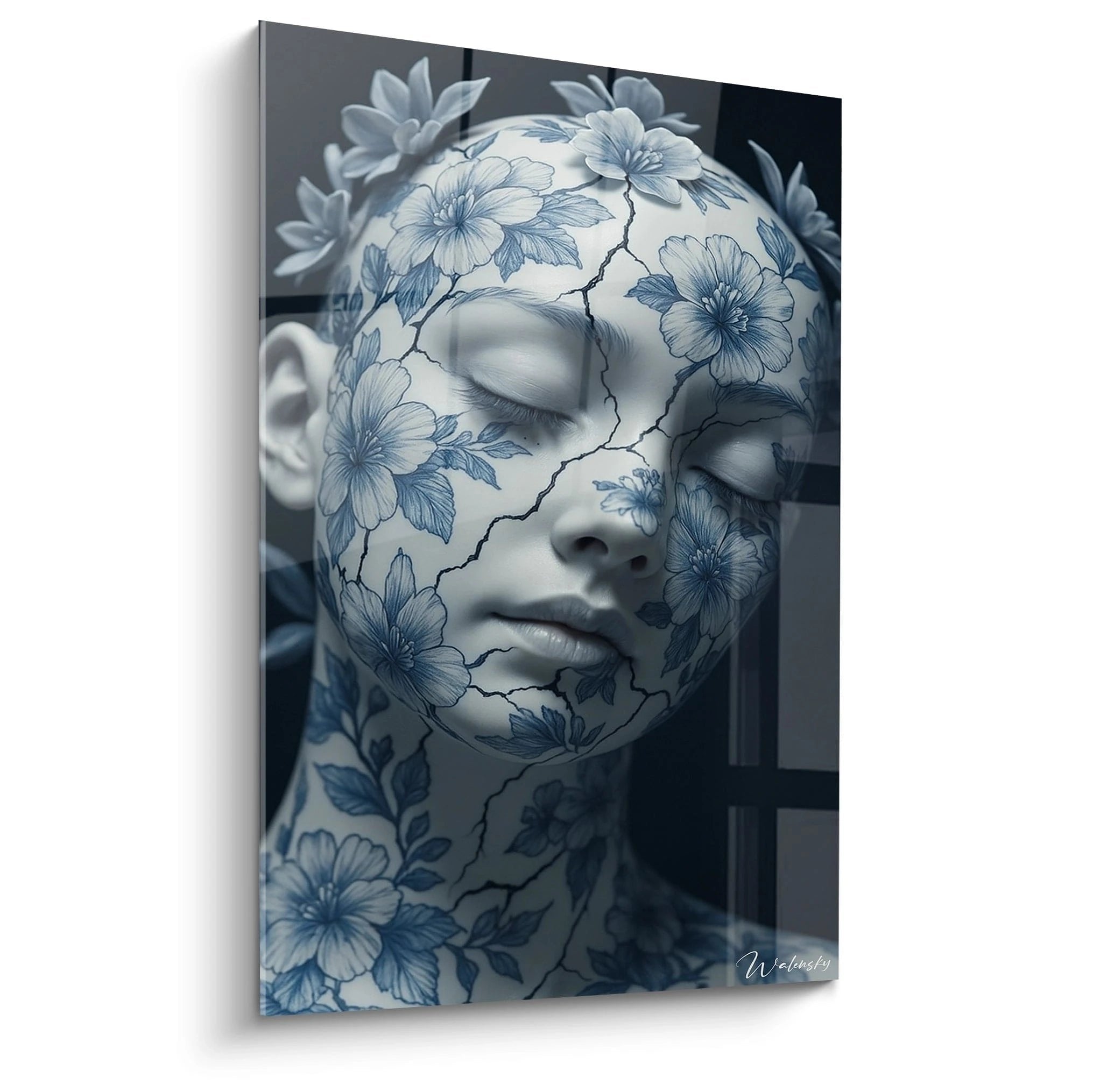 Wandbild Frau mit zerbrochenem Porzellangesicht und blauen Blumenmustern in eleganter Porzellanoptik