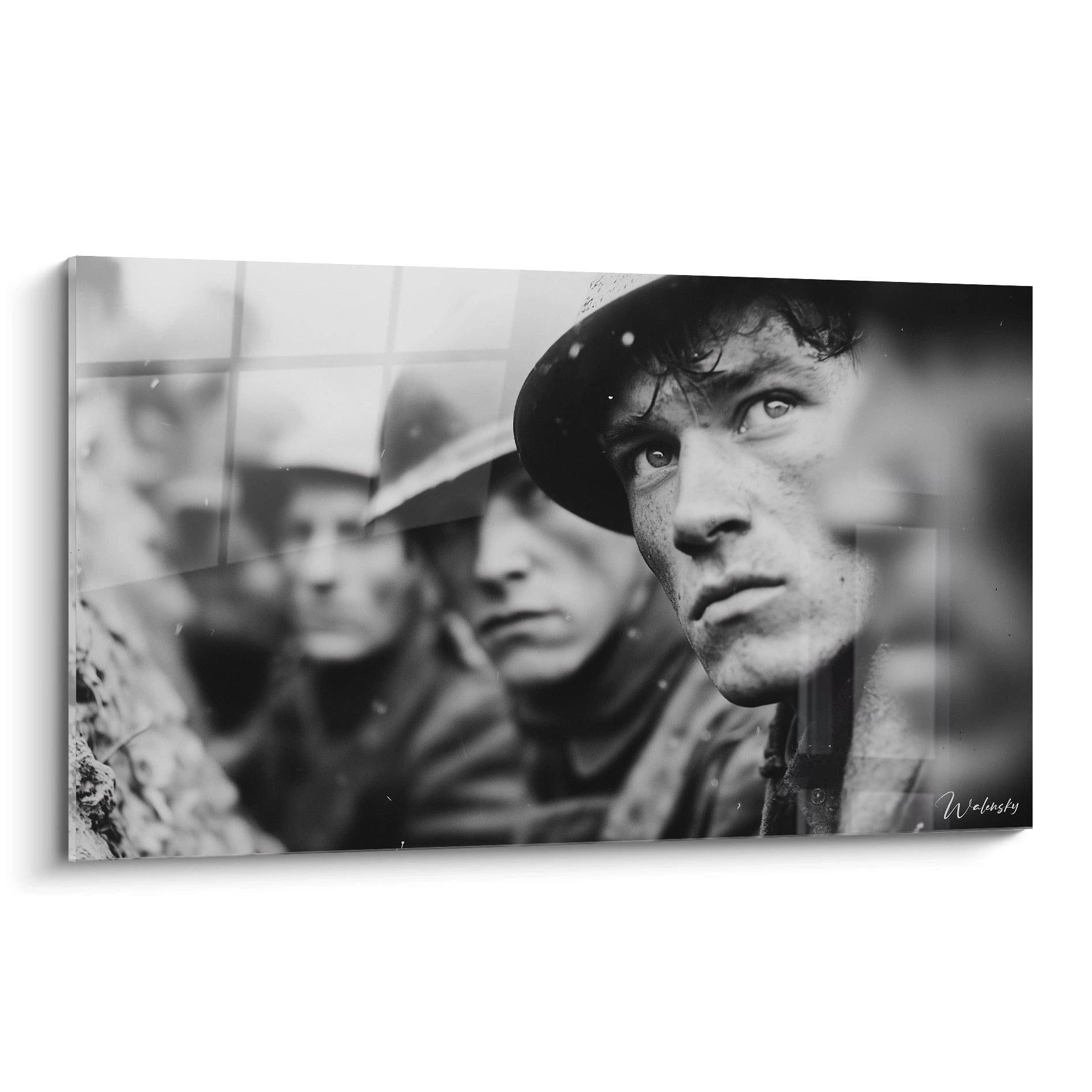 Schwarzweiß Wandbild Soldatenporträt Erster Weltkrieg mit Stahlhelm im Schützengraben