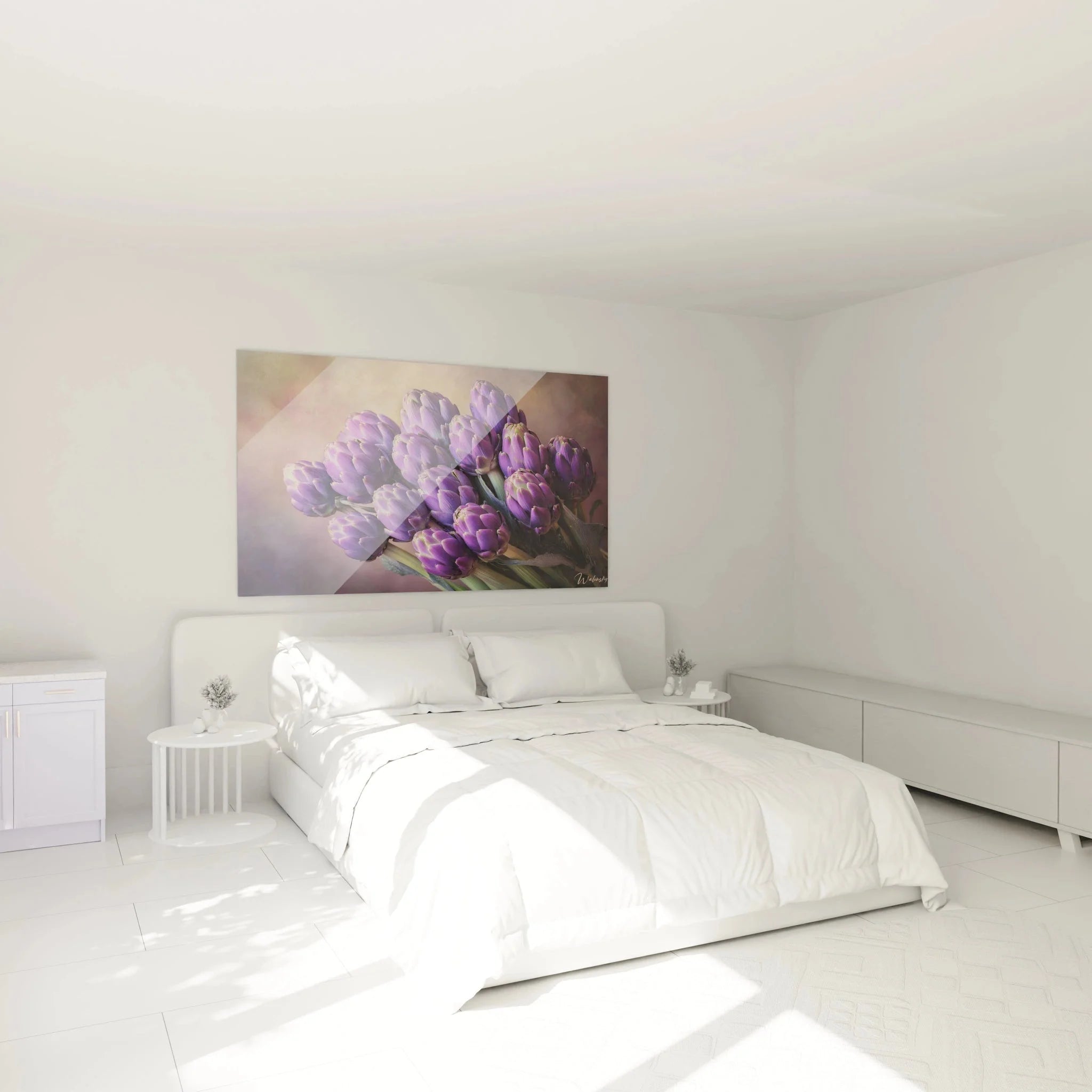 Violette Artischocken Wandbild in Schlafzimmer Ambiente warme Beleuchtung moderne Wanddekoration