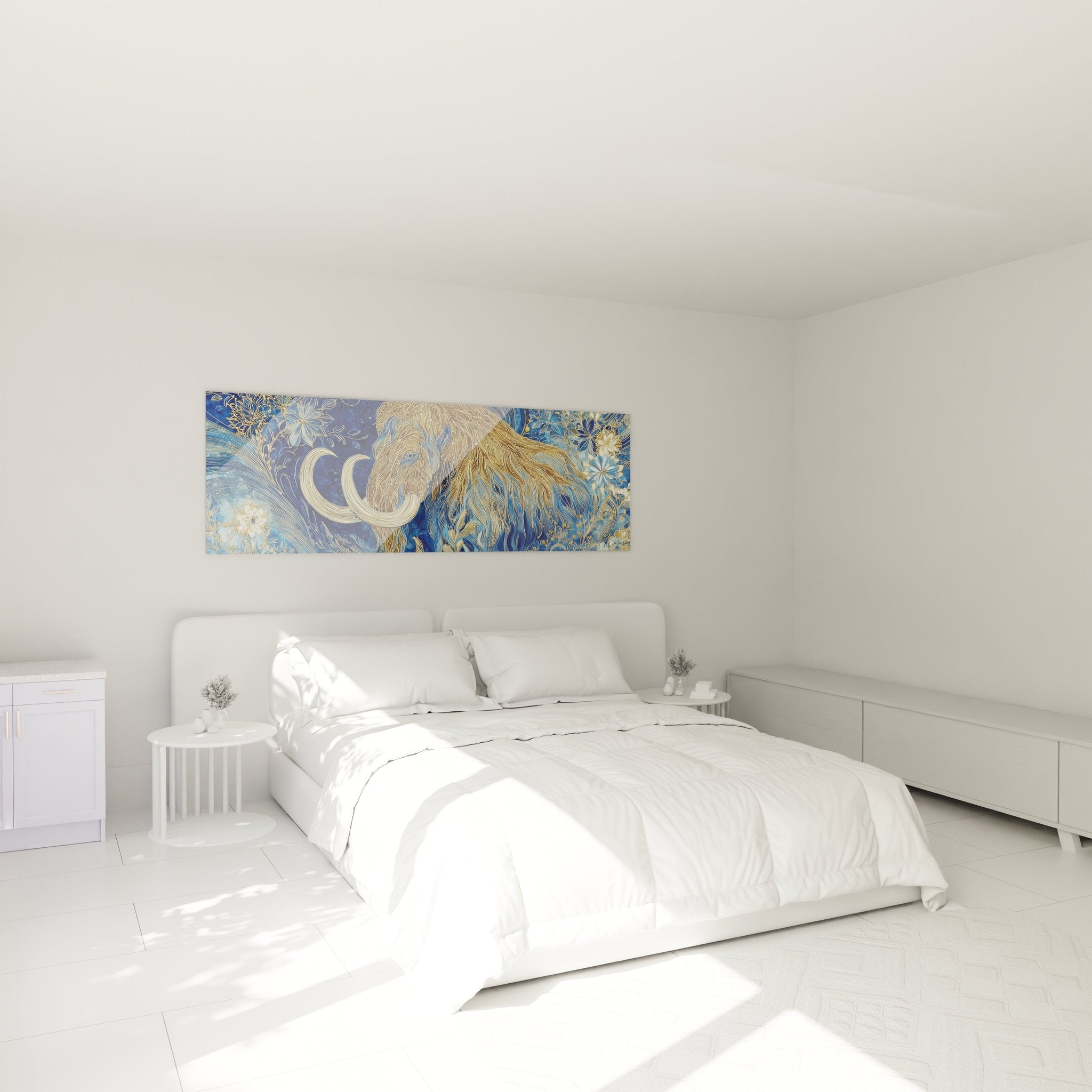 Wollmammut Wandbild in elegantem Schlafzimmer-Ambiente, blaue und goldene Töne harmonieren mit der Einrichtung
