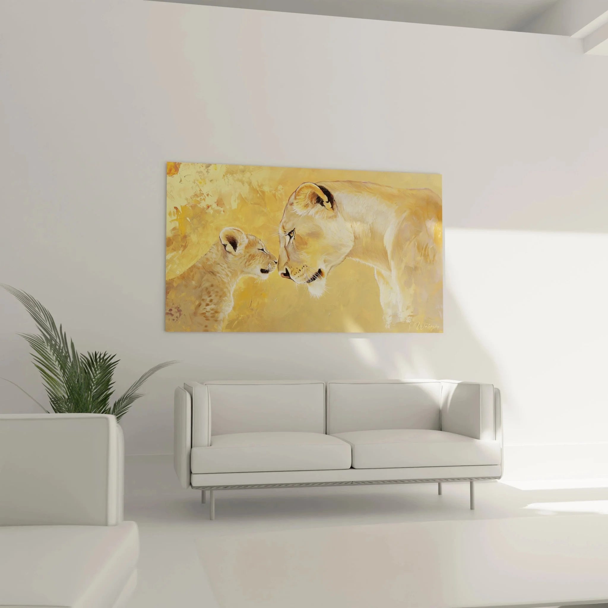 Detailaufnahme Löwenmutter mit Jungem - zärtliche Geste zwischen Löwin und Nachwuchs in Goldtönen