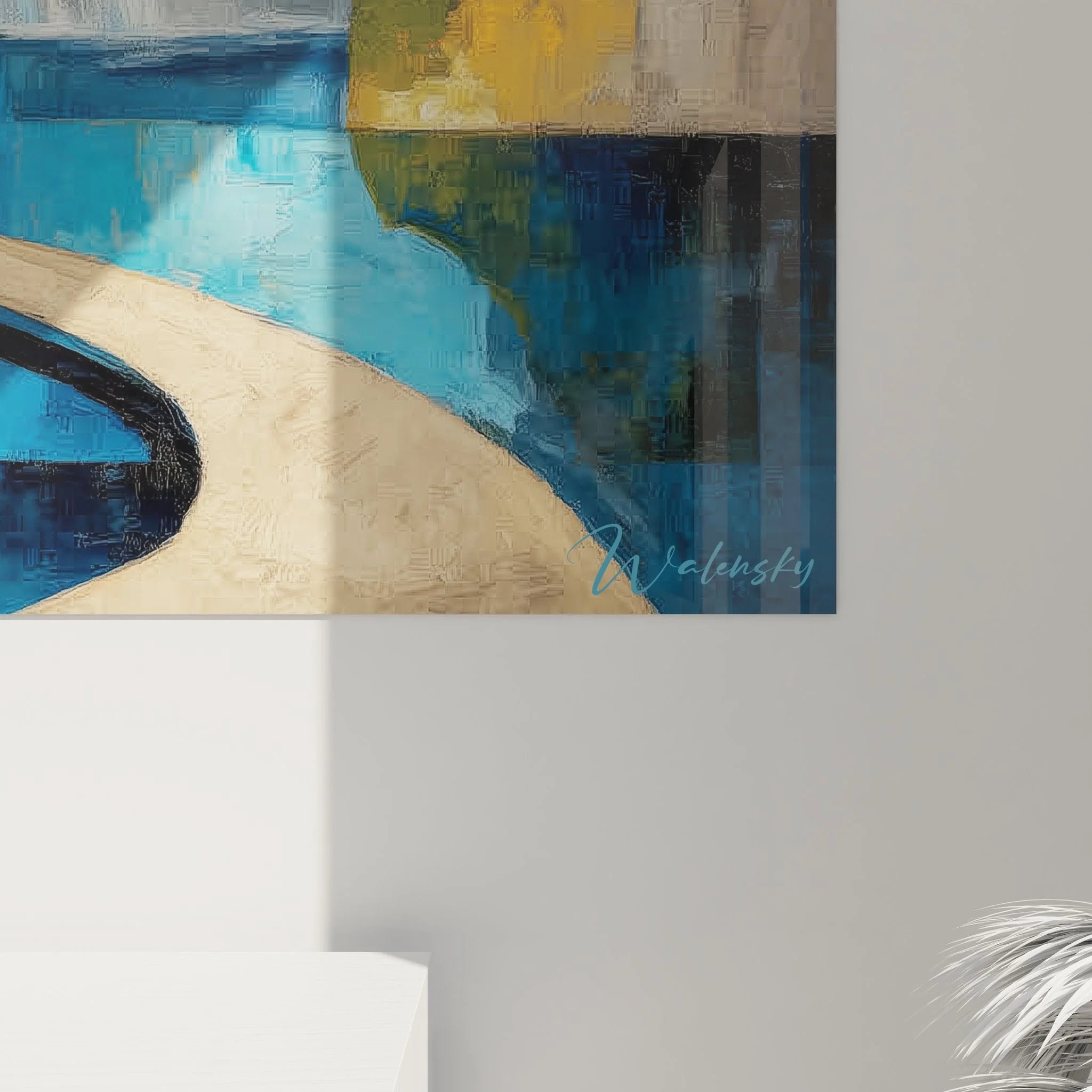 Gesamtansicht des modernen Wasserfall Wandbildes mit geometrischer Berglandschaft und Sonnenmotiv