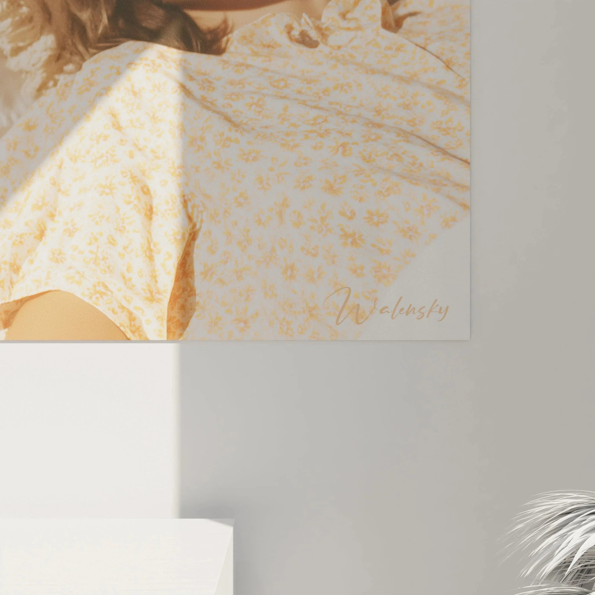 Gesamtansicht Wandbild Sommermotiv Frau mit Hut für moderne Wandgestaltung