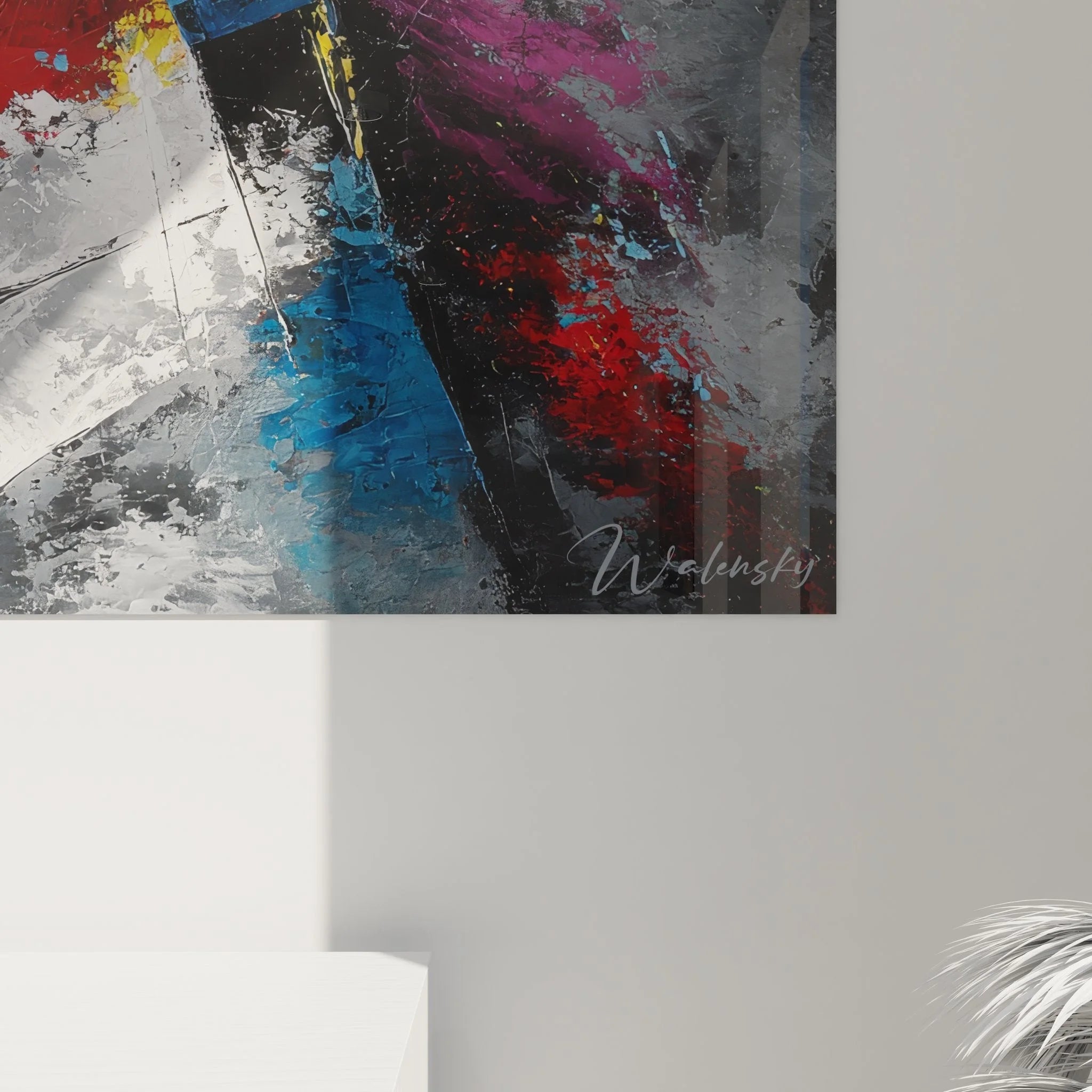 Gesamtansicht des geometrischen Wandbildes mit abstrakter Explosion in leuchtenden Farben