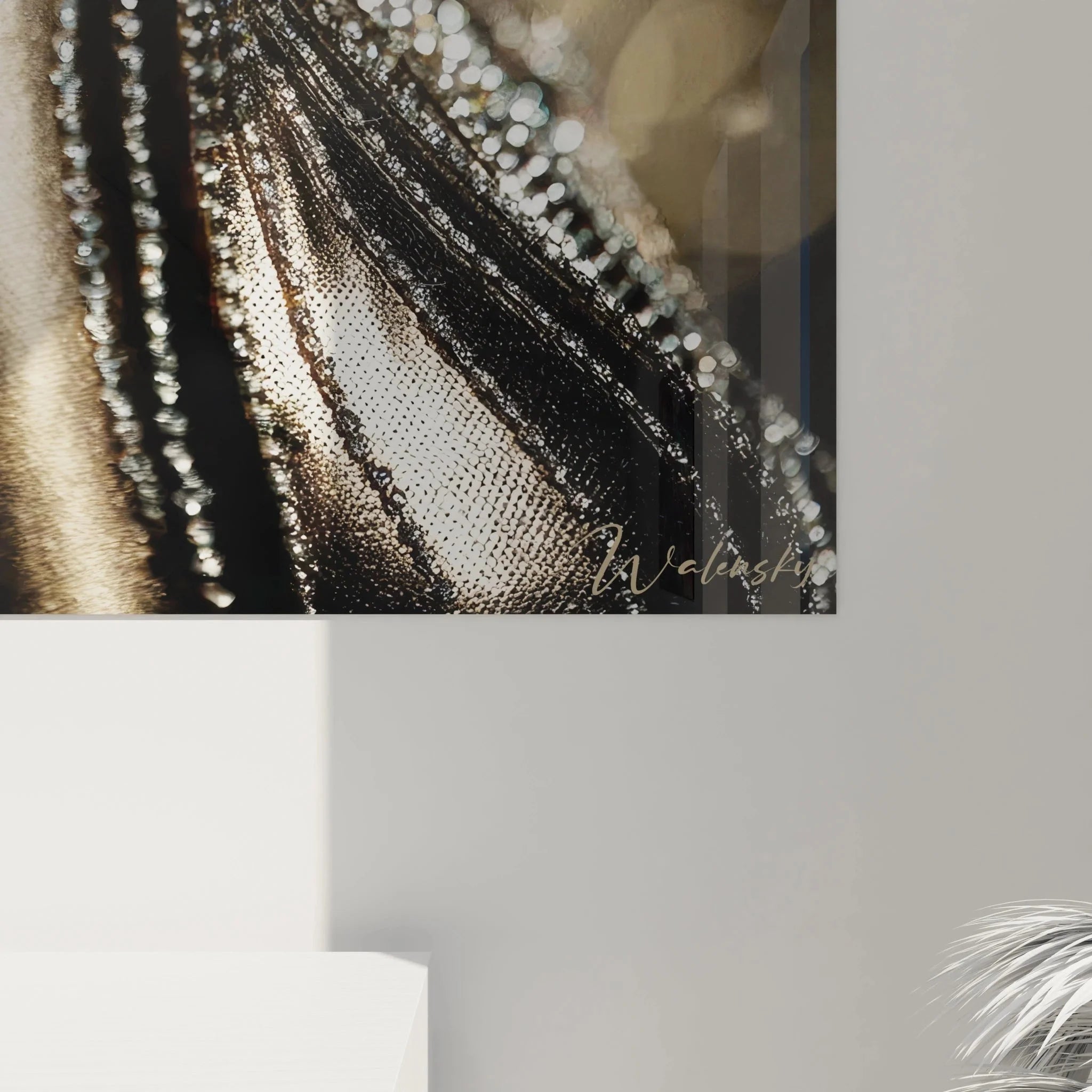 Gesamtansicht Wandbild Fashion Portrait mit Rahmen - glamouröse Frau als XXL Kunstdruck dargestellt