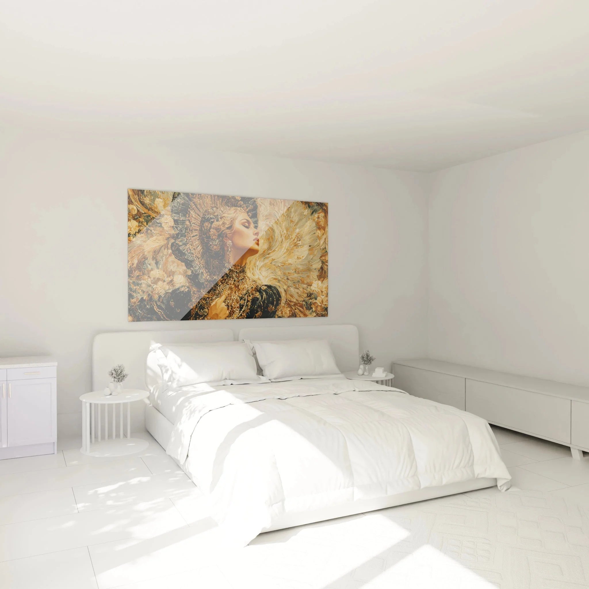 Gotisches Engelsbild als stilvolle Wanddekoration im Schlafzimmer mit warmer Beleuchtung