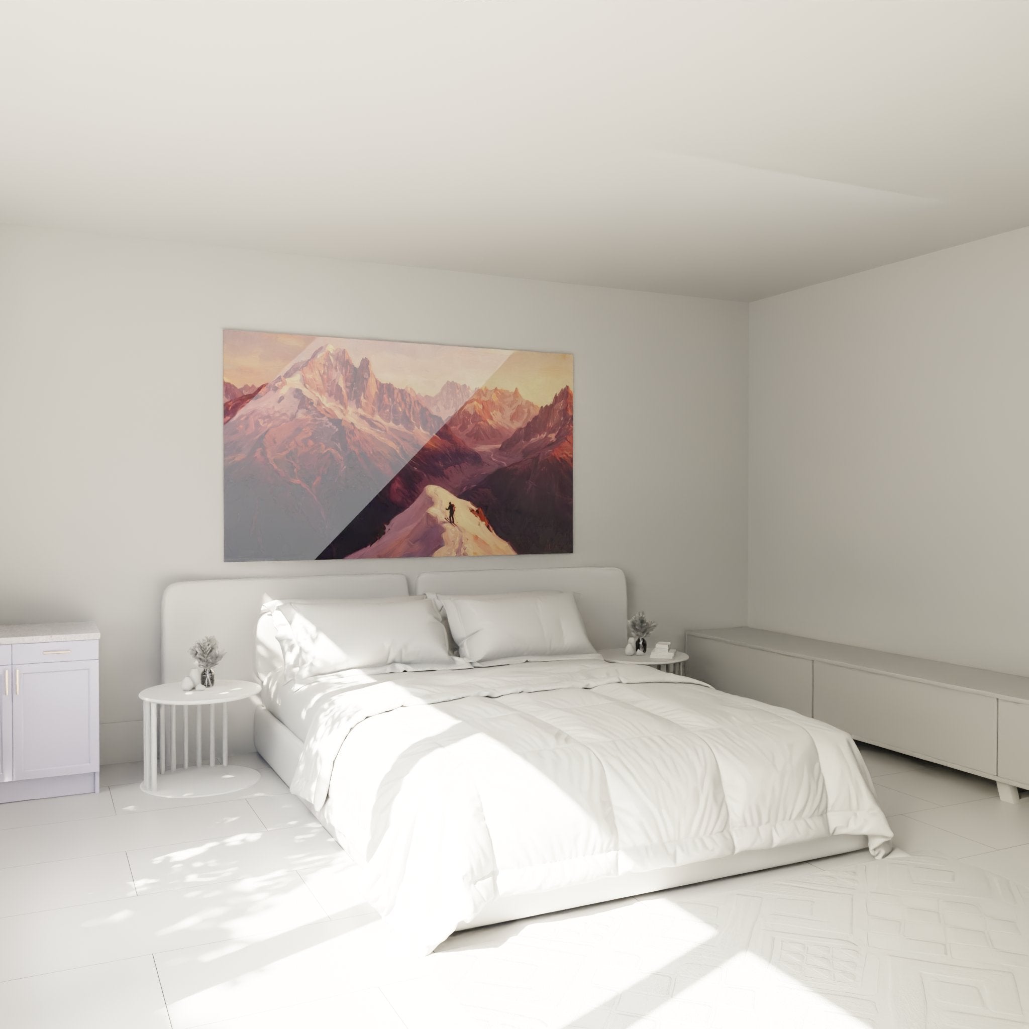 Elegante Schlafzimmer-Dekoration mit Wandbild von Bergsteiger bei Sonnenaufgang in warmen Farbtönen