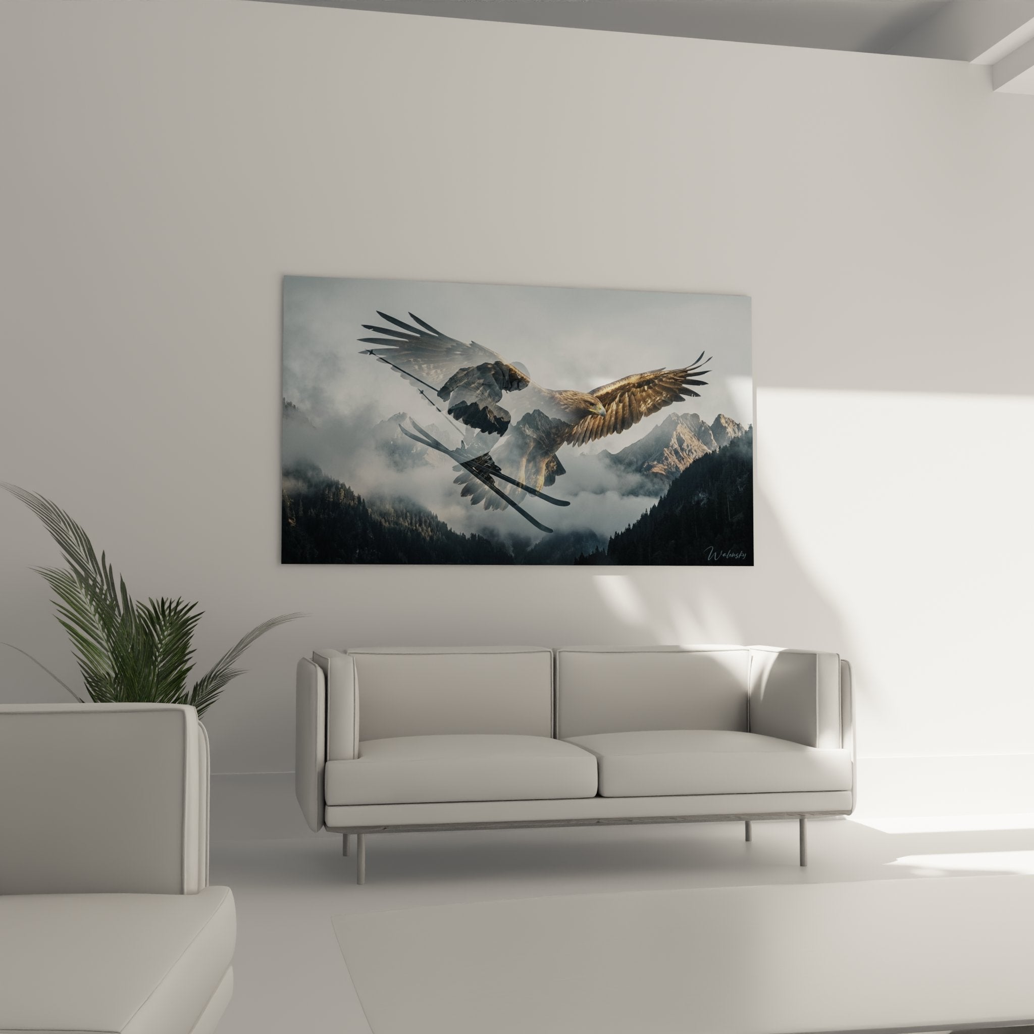 Detailaufnahme der Adlerfedern und Skier im Berglandschaft Wandbild mit nebligen Alpengipfeln