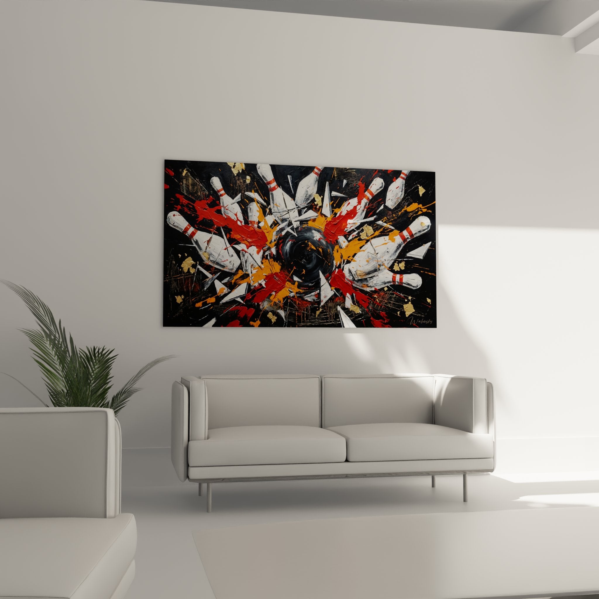 Detailansicht der Bowling Strike Explosion mit Farbspritzern und zerstreuten weißen Kegeln