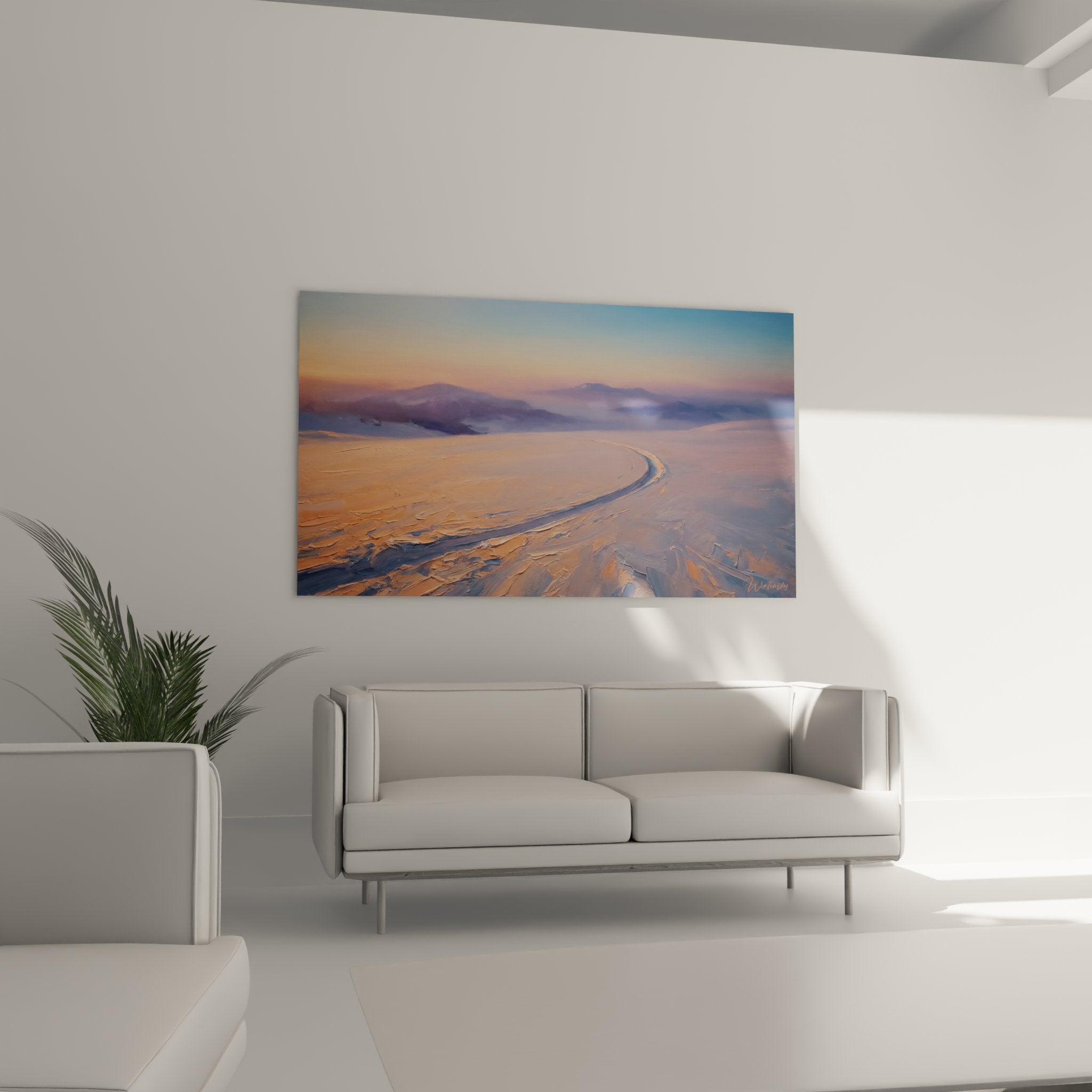 Nahaufnahme der Skipiste mit detaillierten Schneespuren und goldenen Lichtreflexen