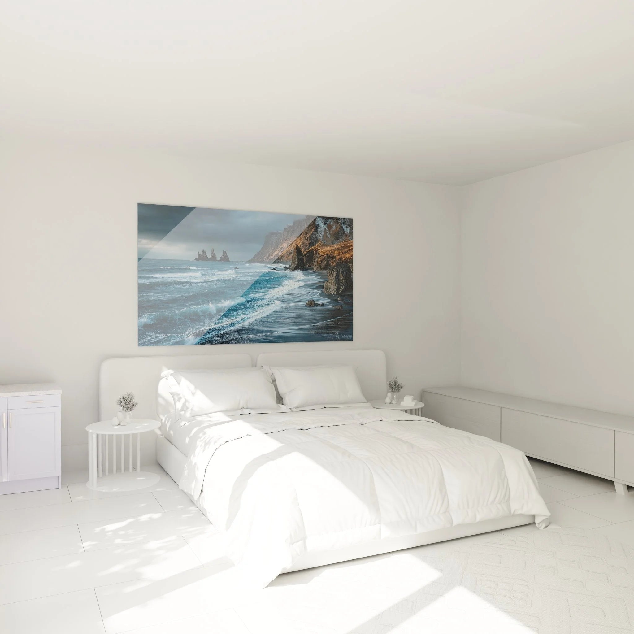 Küsten Wandbild in Schlafzimmer Ambiente mit dramatischen Klippen und Meeresmotiv an der Wand