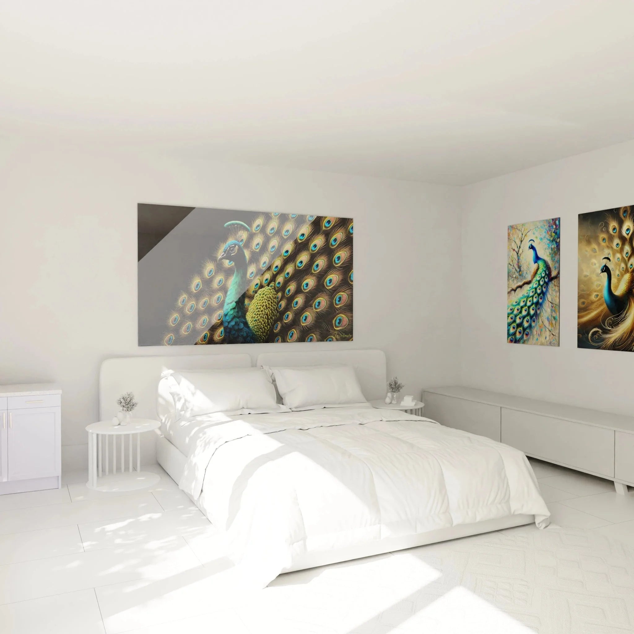 Pfau Leinwandbild in elegantem Schlafzimmer-Ambiente mit warmem Licht und moderner Einrichtung