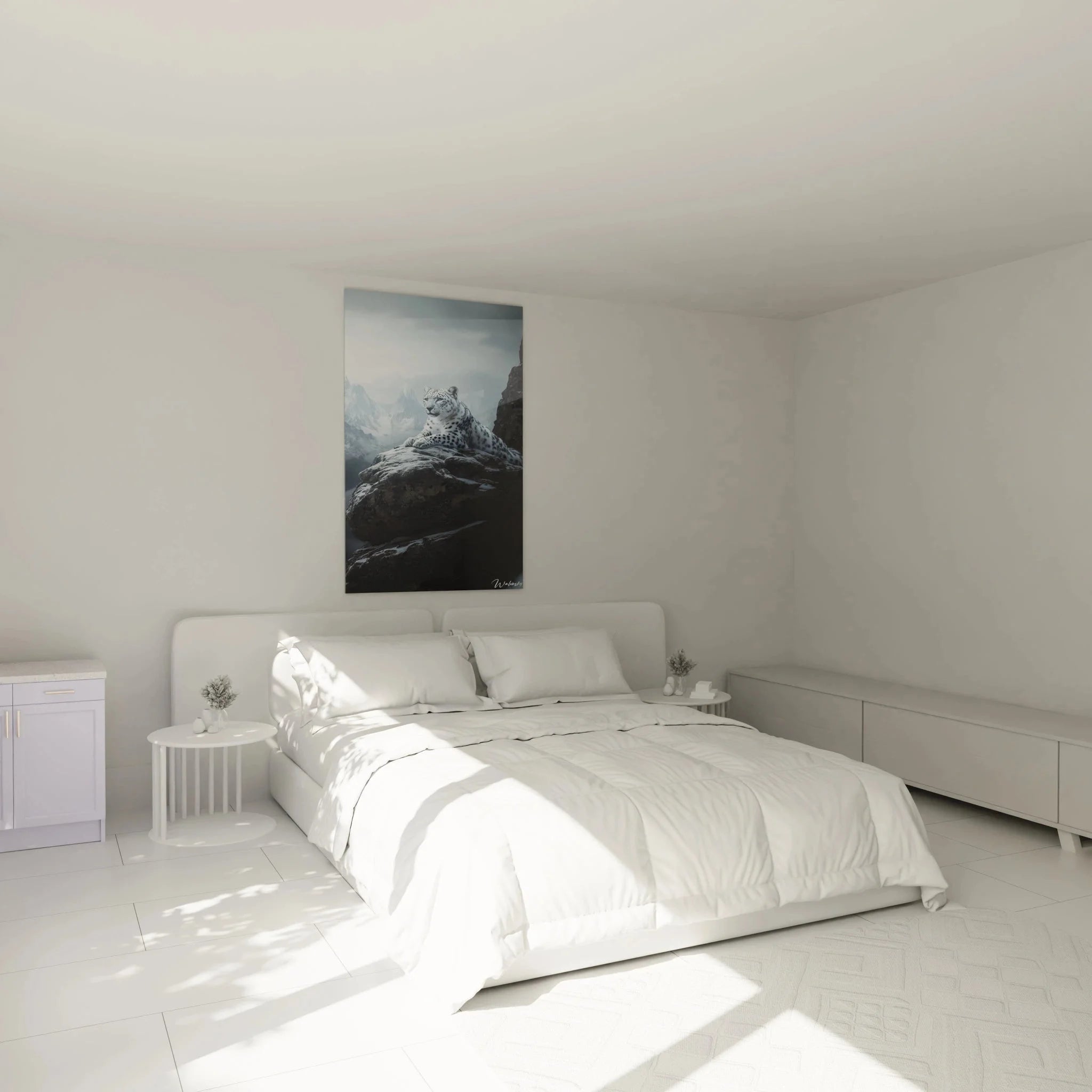 Schneeleopard Wandbild XXL in modernem Schlafzimmer als elegante Wanddekoration mit Gebirgslandschaft