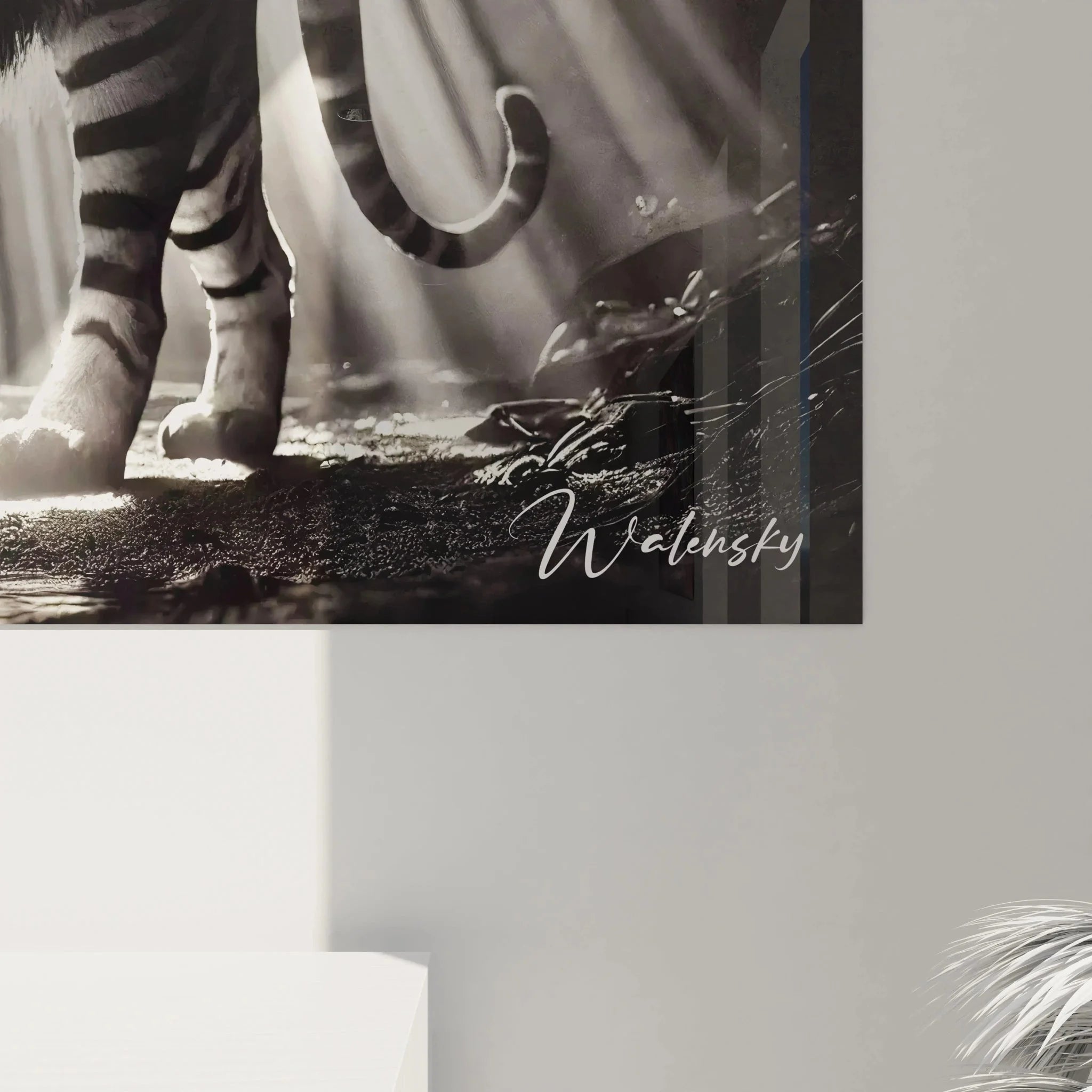 Gesamtansicht Tiger Wandbild schwarz-weiß - Komplette Dschungelszene mit Wildtier und Naturkulisse