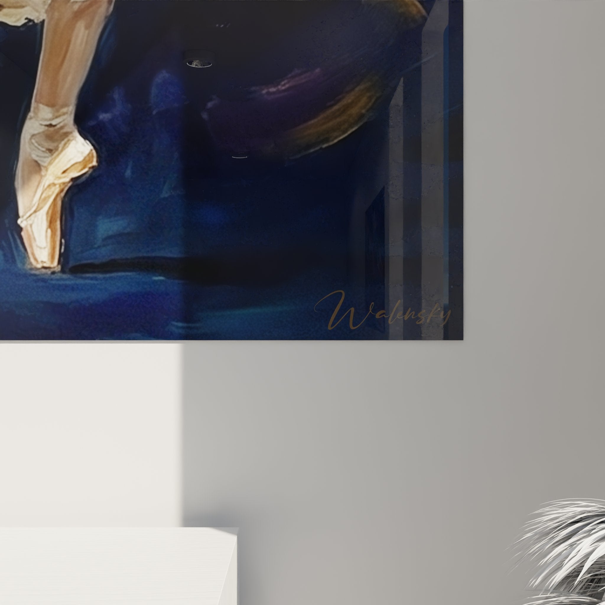 Gesamtansicht Ballerina Wandbild - klassische Tanzpose mit dynamischem blauem Hintergrund