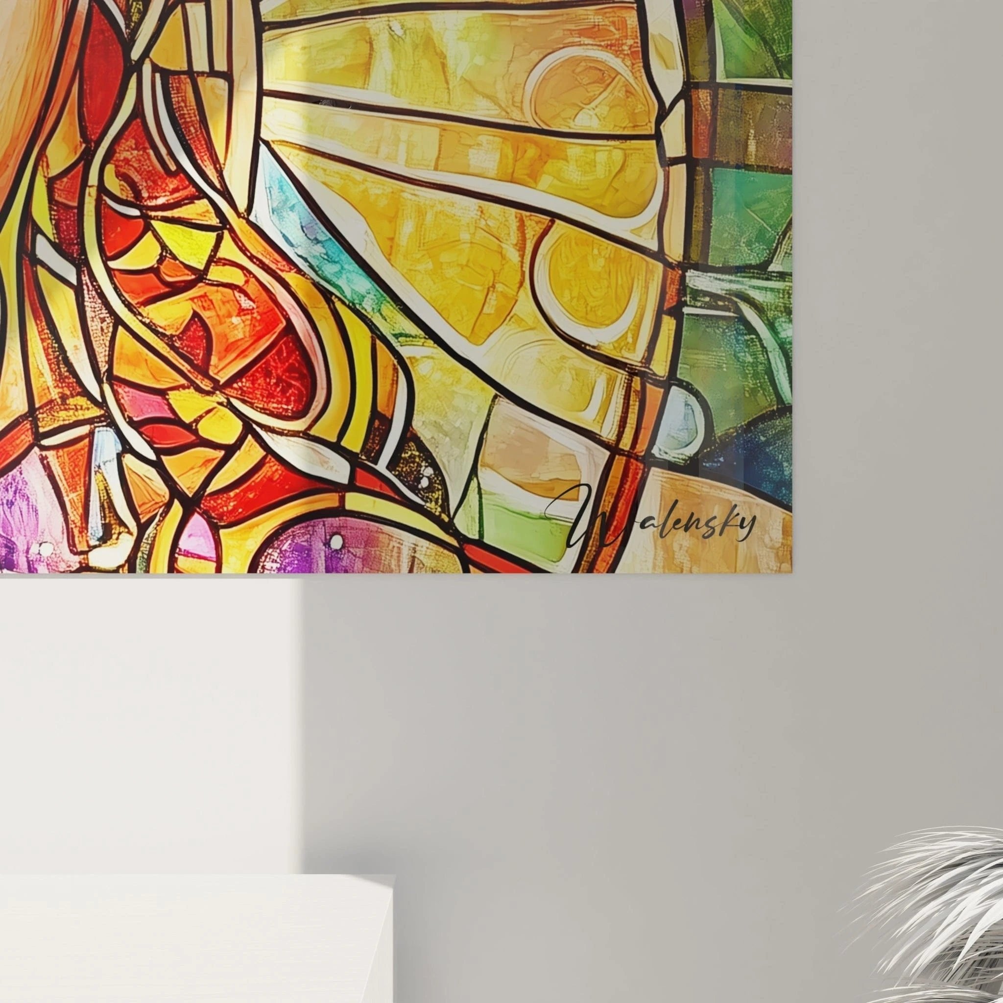 Gesamtansicht des Sonnengöttin-Wandbildes mit strahlenförmiger Komposition in Glasmalerei-Optik