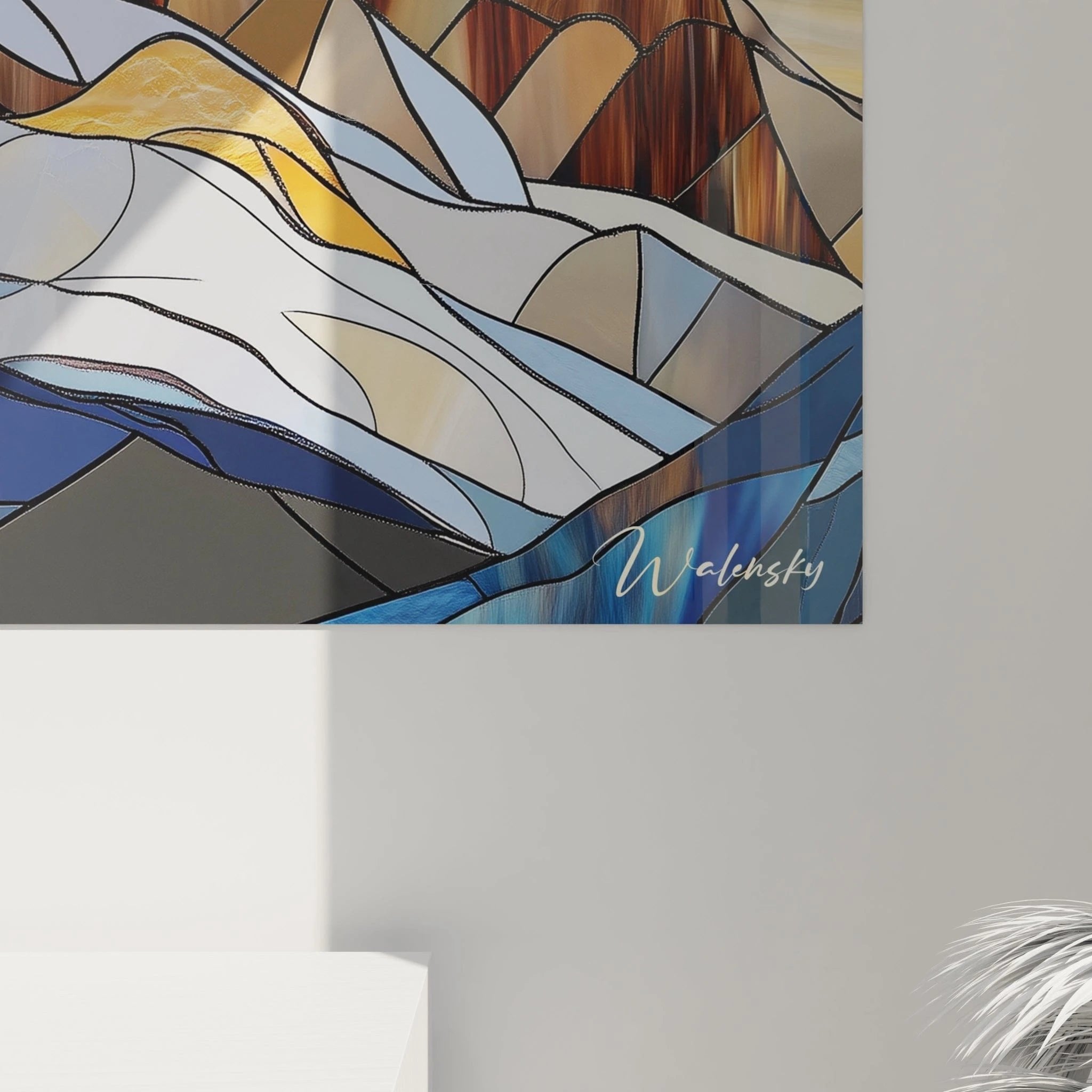 Gesamtansicht des majestätischen Berglandschaft Wandbildes in Glasmalerei-Optik mit leuchtenden Sonnenstrahlen am Himmel