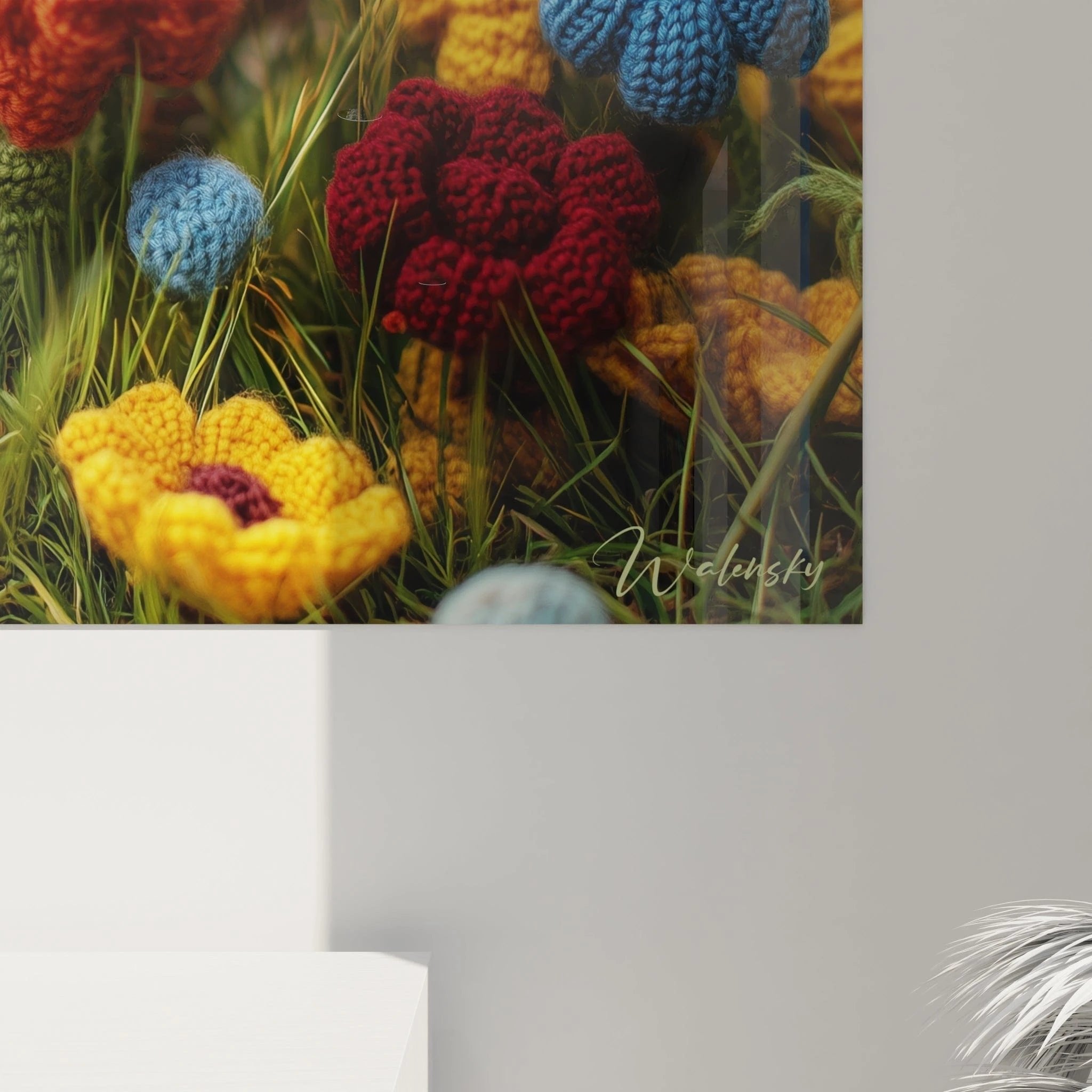 Gesamtansicht bunte gehäkelte Blumenwiese - farbenfrohes Häkeloptik Wandbild als Raumschmuck