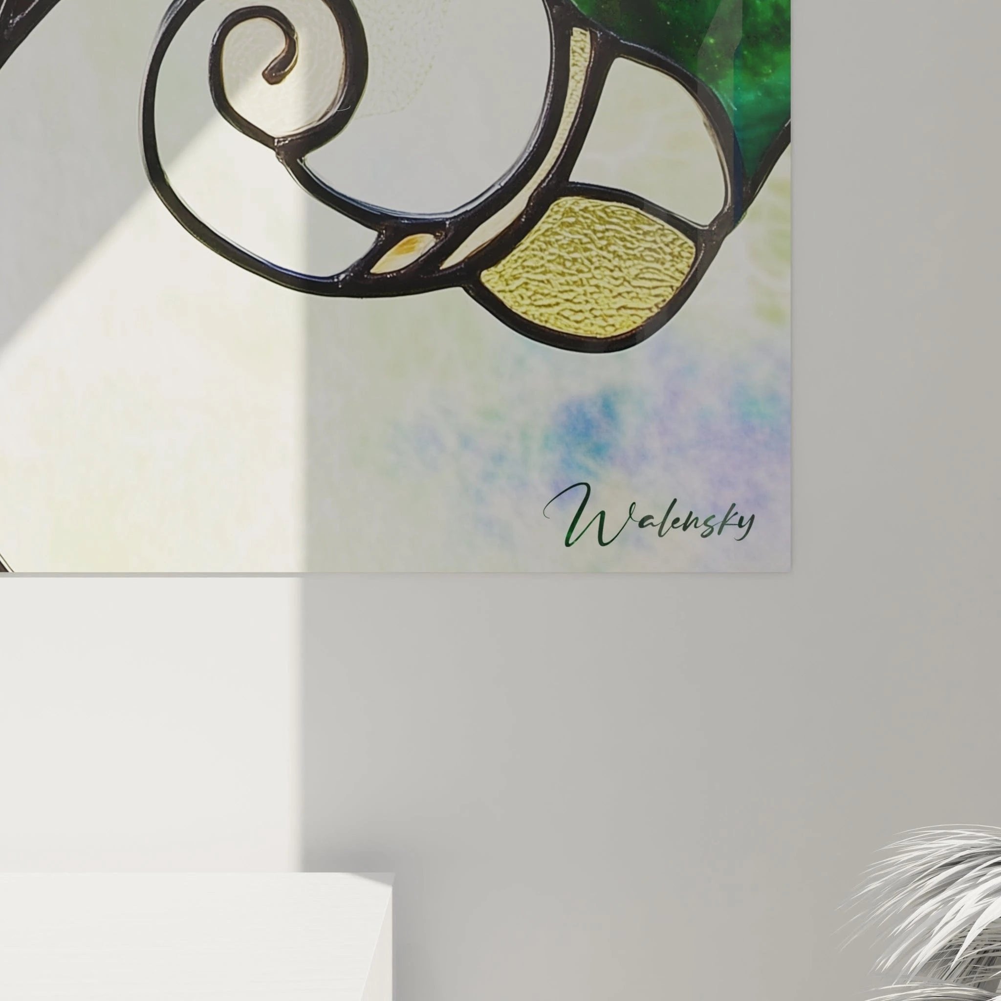 Gesamtansicht Wandbild Lebensbaum in Glasmalerei-Optik mit keltischen Spiralmustern und Naturmotiven