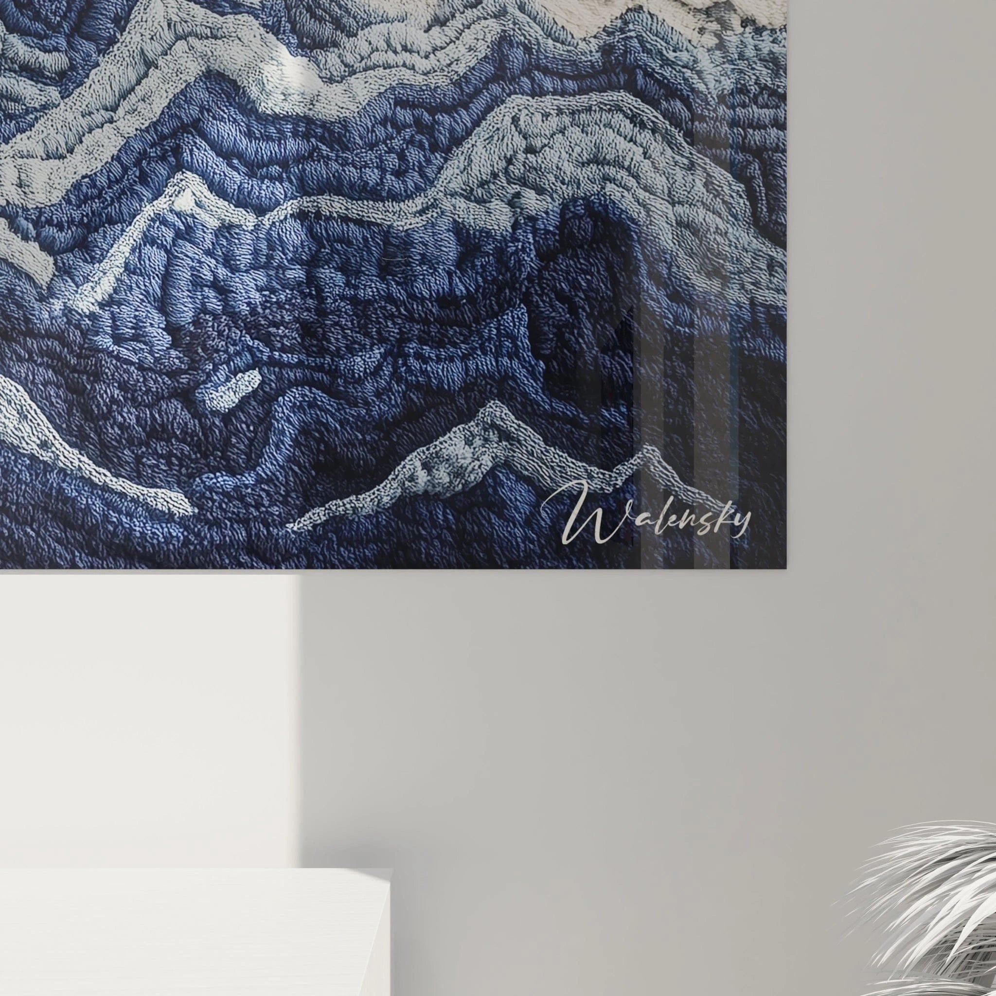 Komplettansicht des majestätischen Berglandschaft Wandbildes in Häkeloptik mit Wolken und Gebirgskette