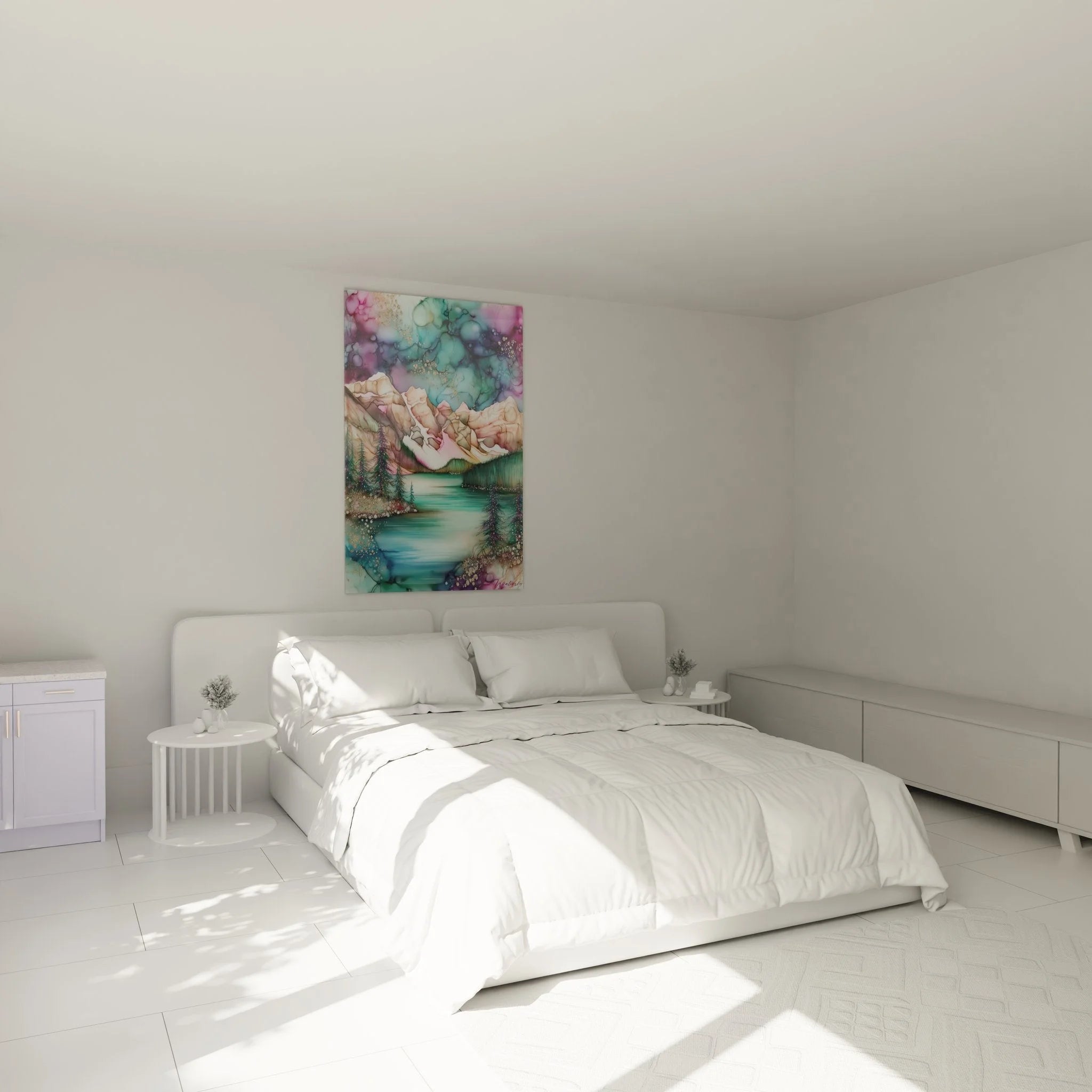 Wandbild Bergsee Aquarell Schlafzimmer Ambiente mit romantischer Alpenlandschaft und sanften Farbtönen