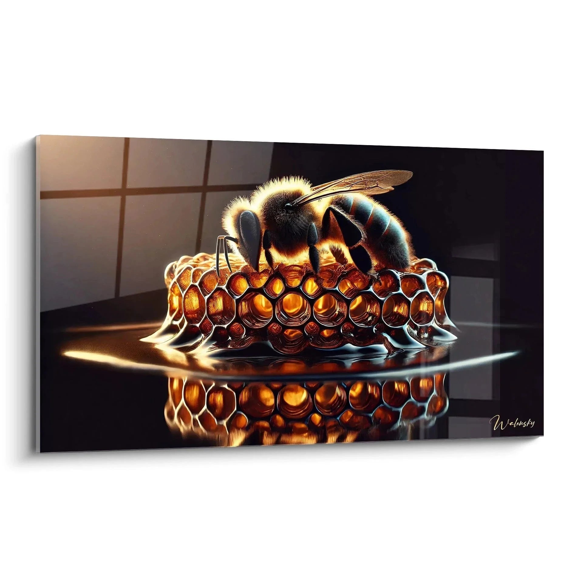 Wandbild Biene auf goldener Honigwabe mit warmem Licht - Edition Biene Premium Wanddeko