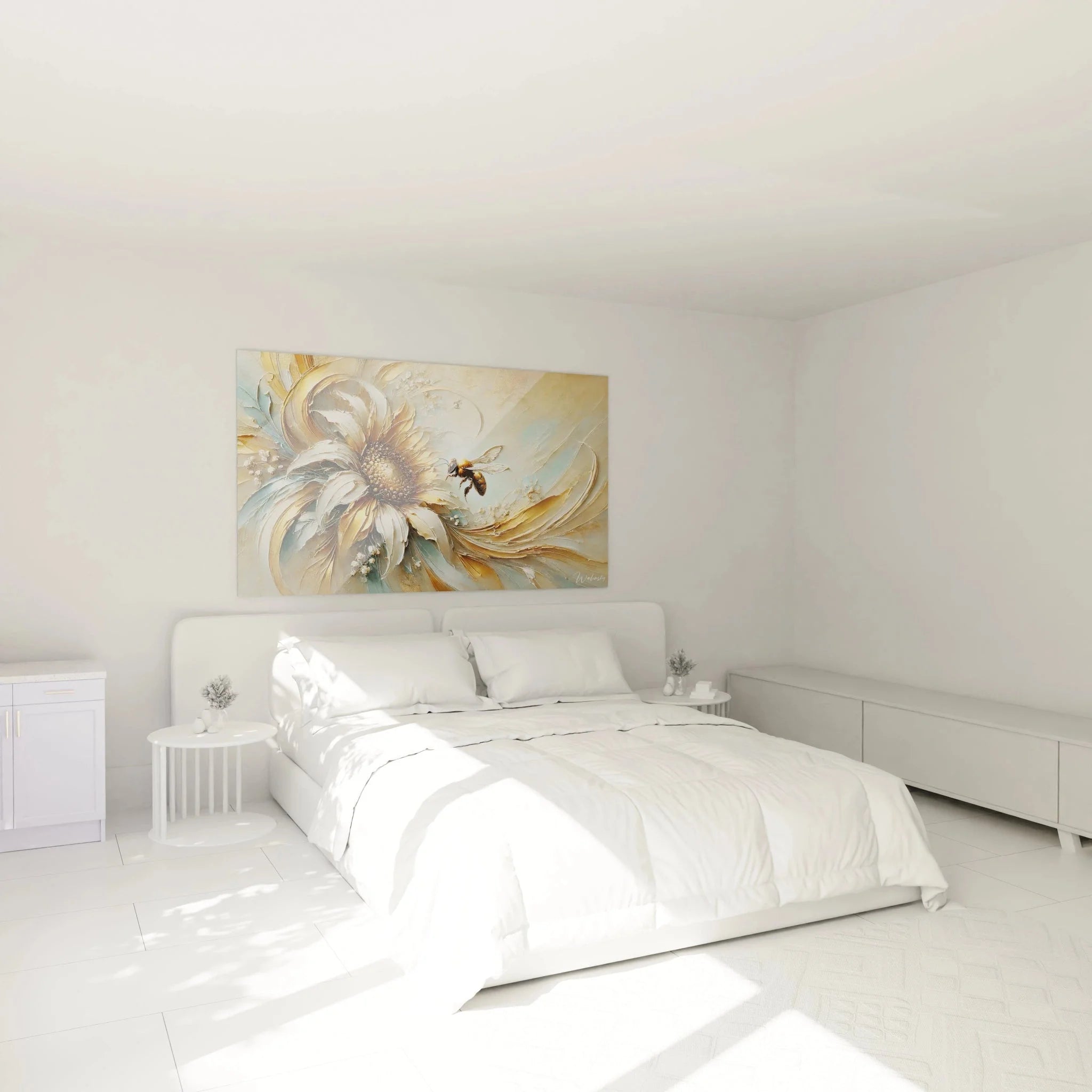 Wandbild Biene Blüte in elegantem Schlafzimmer - moderne Wanddeko mit warmen Goldtönen für gemütliche Atmosphäre