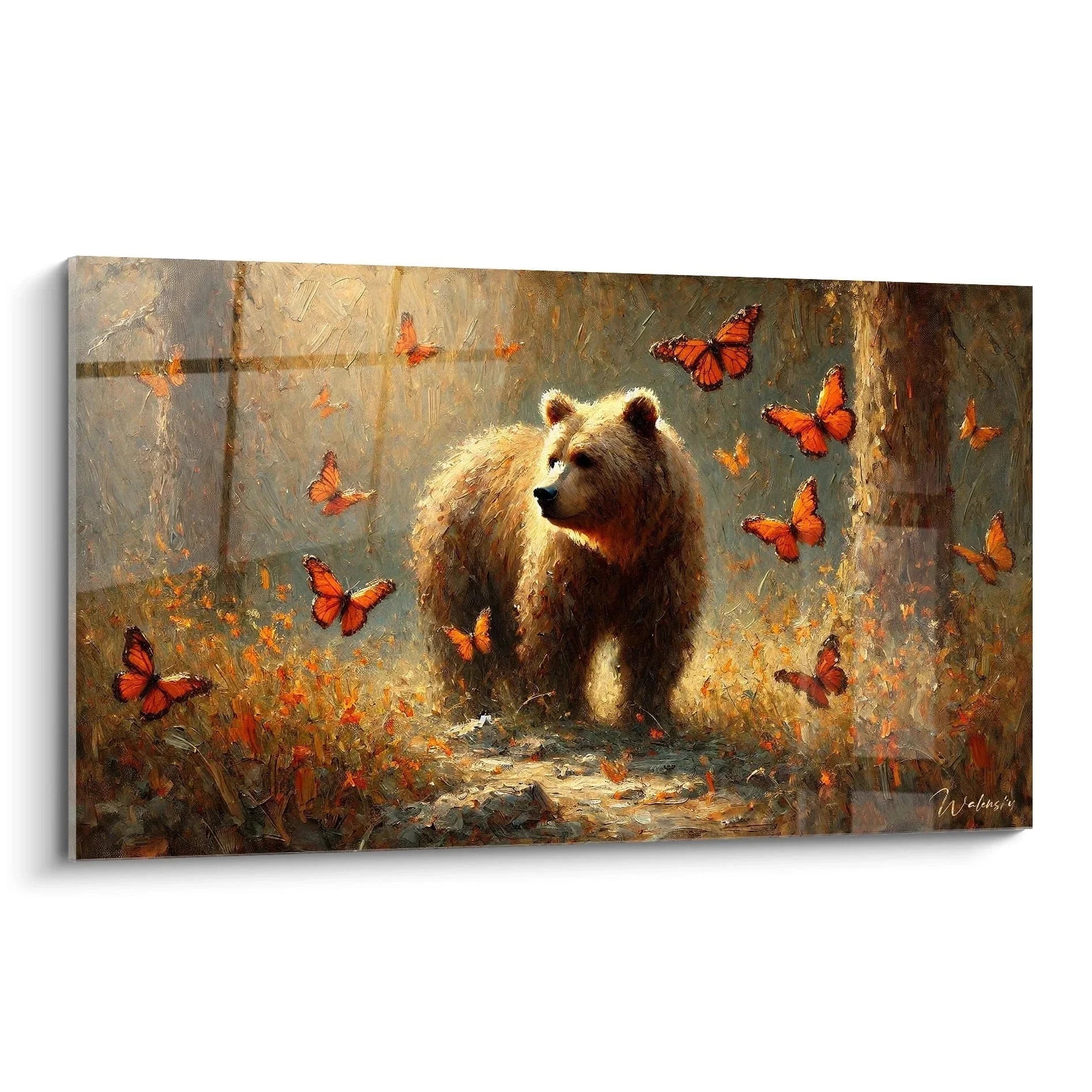Wandbild Braunbär mit orangefarbenen Schmetterlingen im märchenhaften Wald - Edition Braunbär Kunstdruck