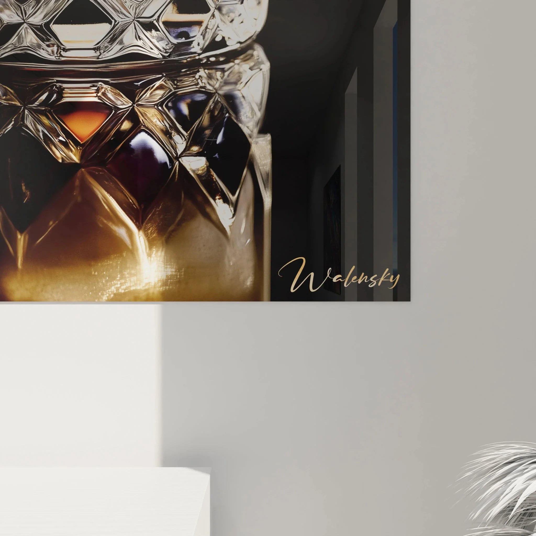 Gesamtansicht Wandbild Cocktail Lounge - Whiskey im Kristallglas als moderne Bar Wanddekoration