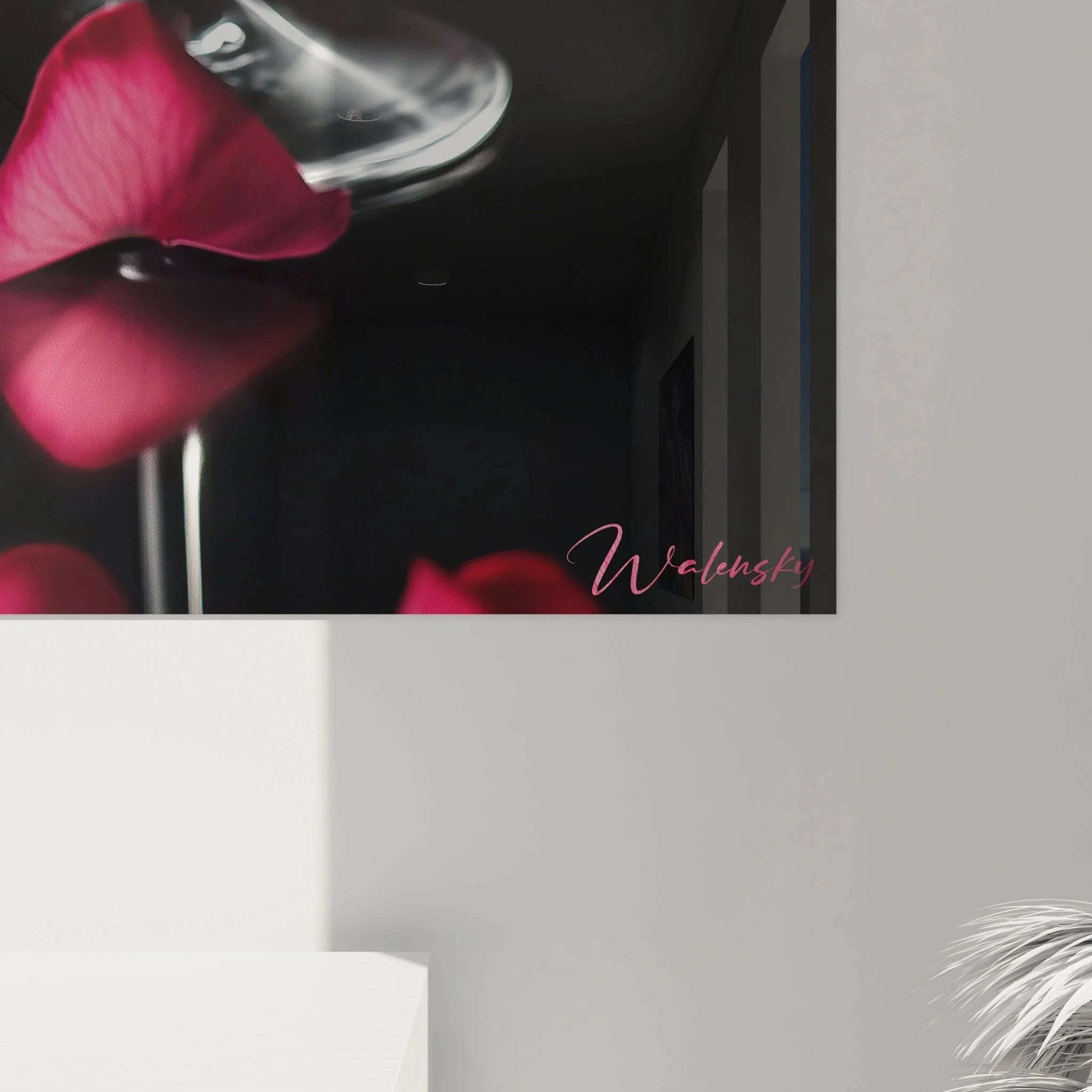 Gesamtansicht des eleganten Cocktail Wandbildes mit Martini und romantischen Rosenblüten