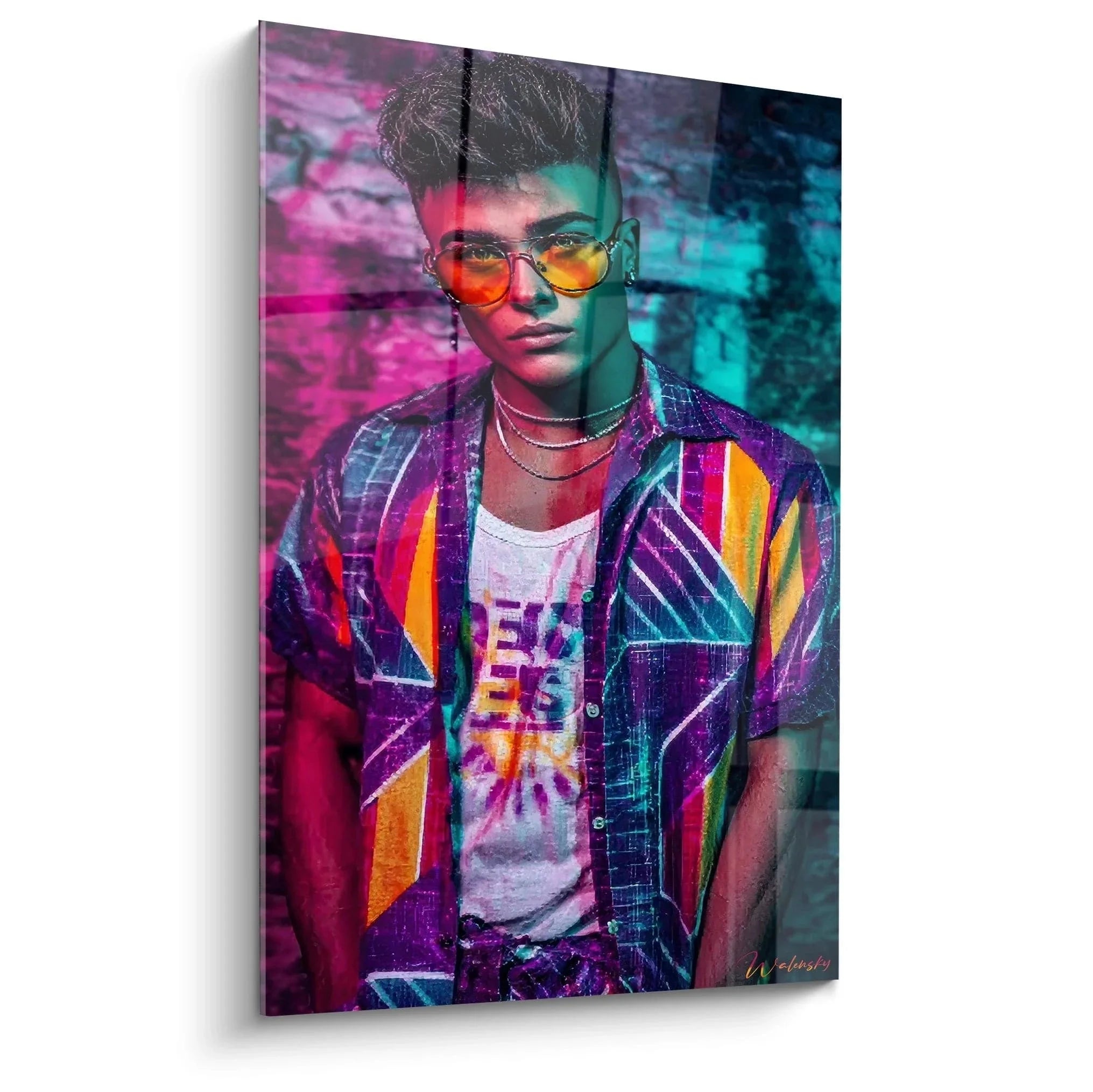 Wandbild Cyberpunk Porträt Mann mit Neon Beleuchtung Streetwear Style orange Sonnenbrille