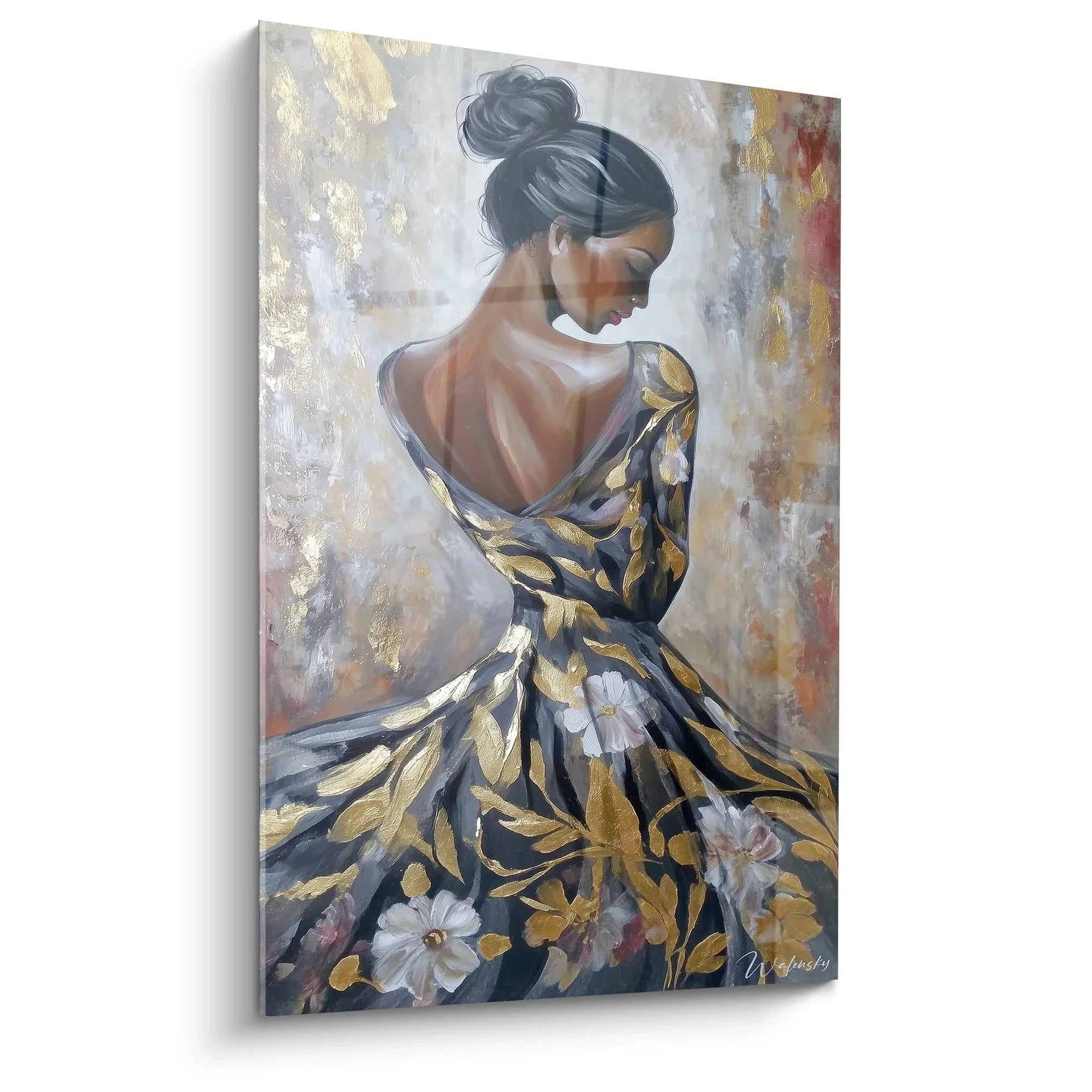 Wandbild elegante Frau mit goldenem floralem Kleid und Dutt vor abstraktem Hintergrund - Weibliche Schönheit Kunst