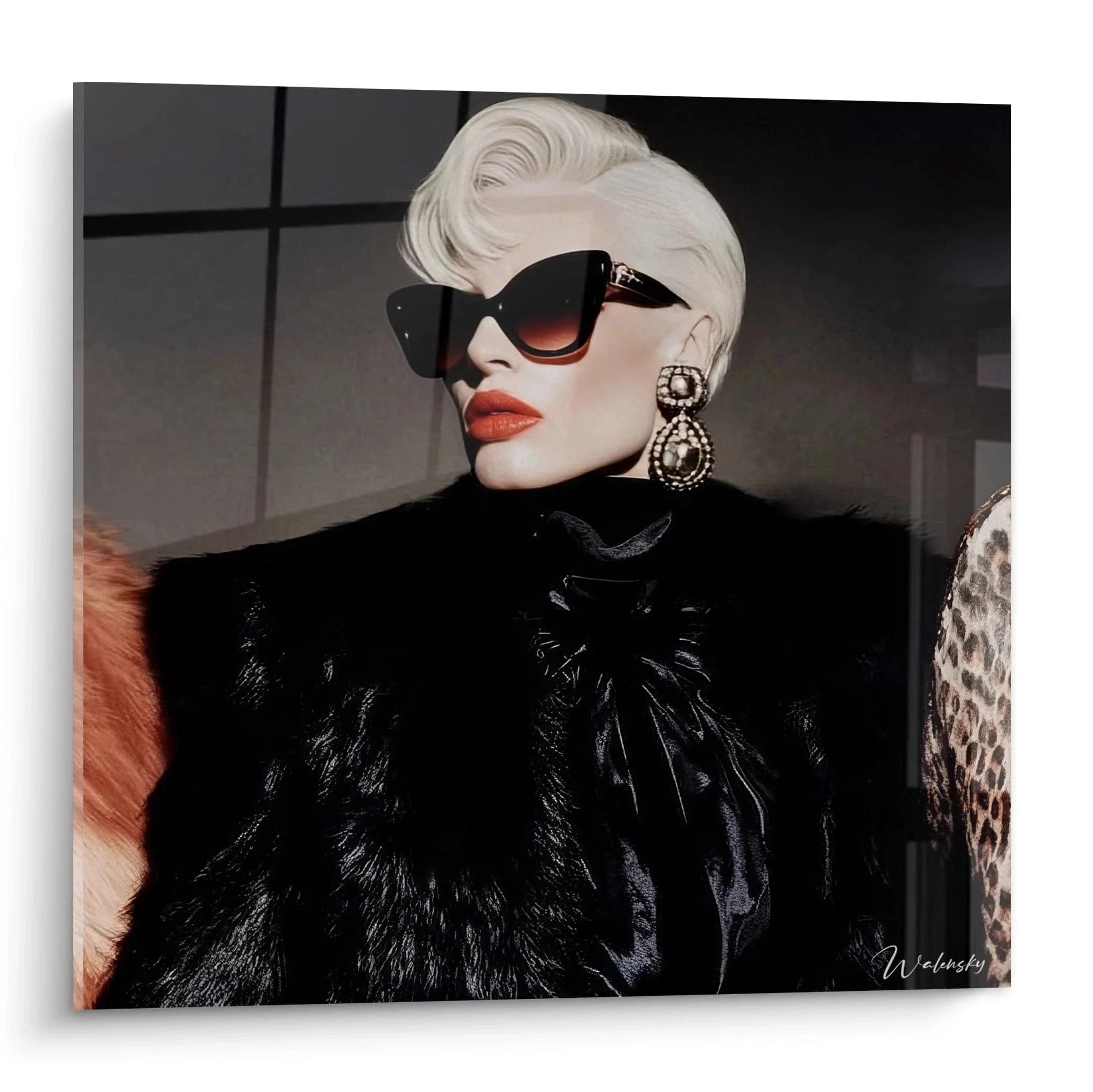 Wandbild elegante blonde Frau mit schwarzer Sonnenbrille und Pelzmantel im Vintage Mode Stil