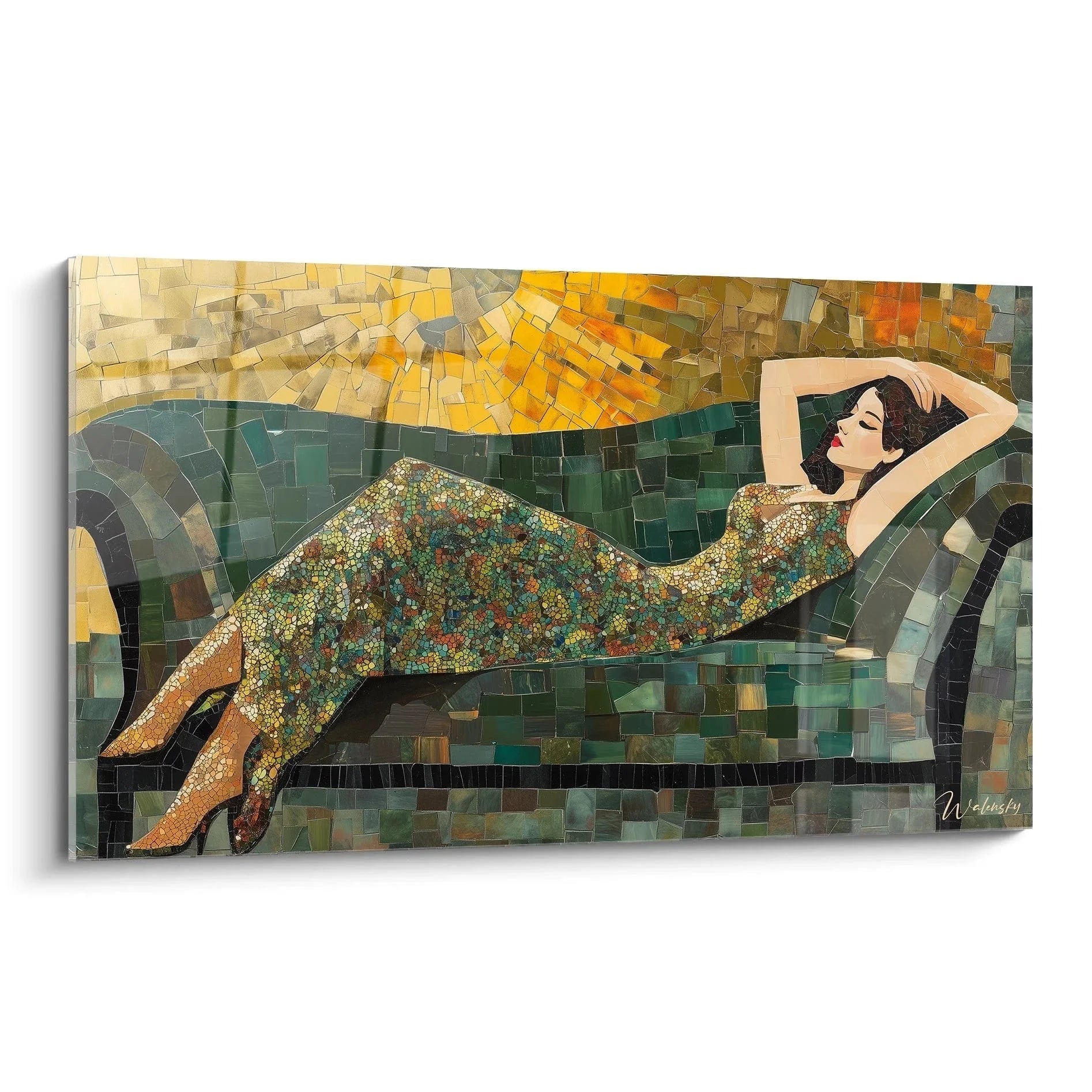 Wandbild Frau Mosaik mit eleganter ruhender Dame in goldgrünem Kleid - Edition Goya Mosaikkunst