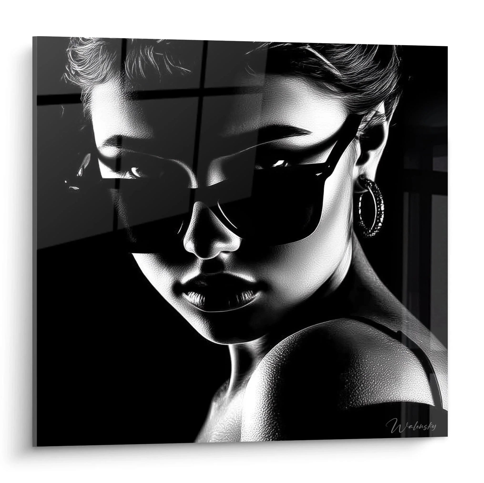Wandbild glamouröse Frau mit dunkler Sonnenbrille in schwarz-weiß Modefotografie für Wanddekoration
