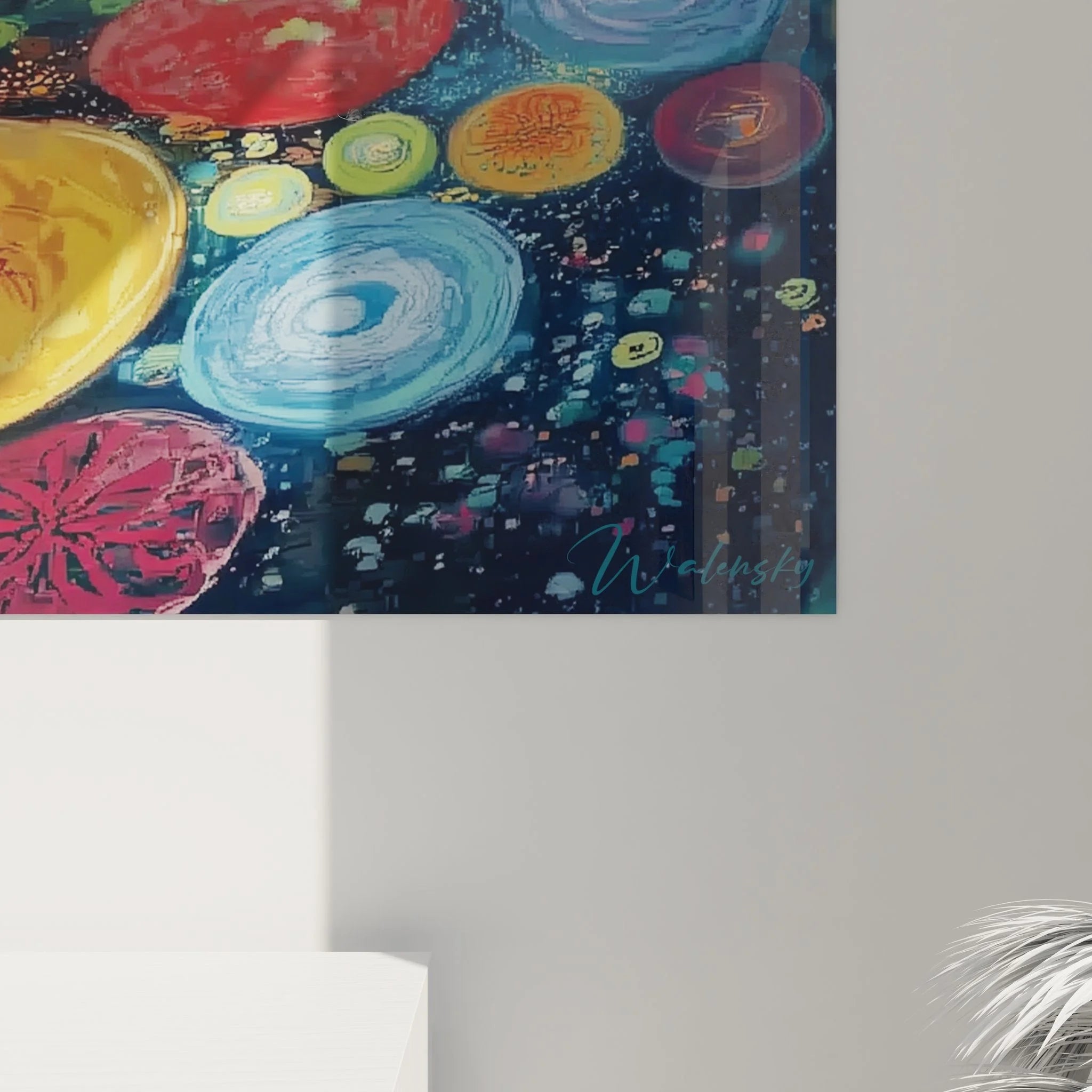 Gesamtansicht Wandbild herbstlicher Gebirgsbach mit Sandsteinfelsen und mystischen Farbkreisen im Wasser