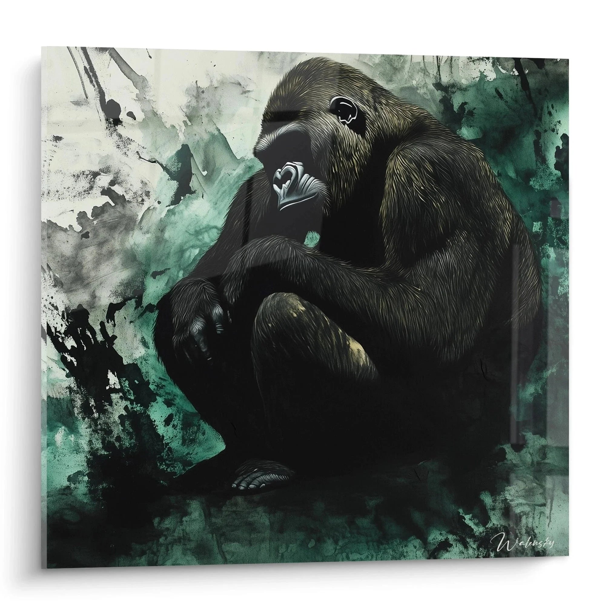 Wandbild nachdenklicher Gorilla mit grünen Aquarell-Elementen in kontemplativer Pose