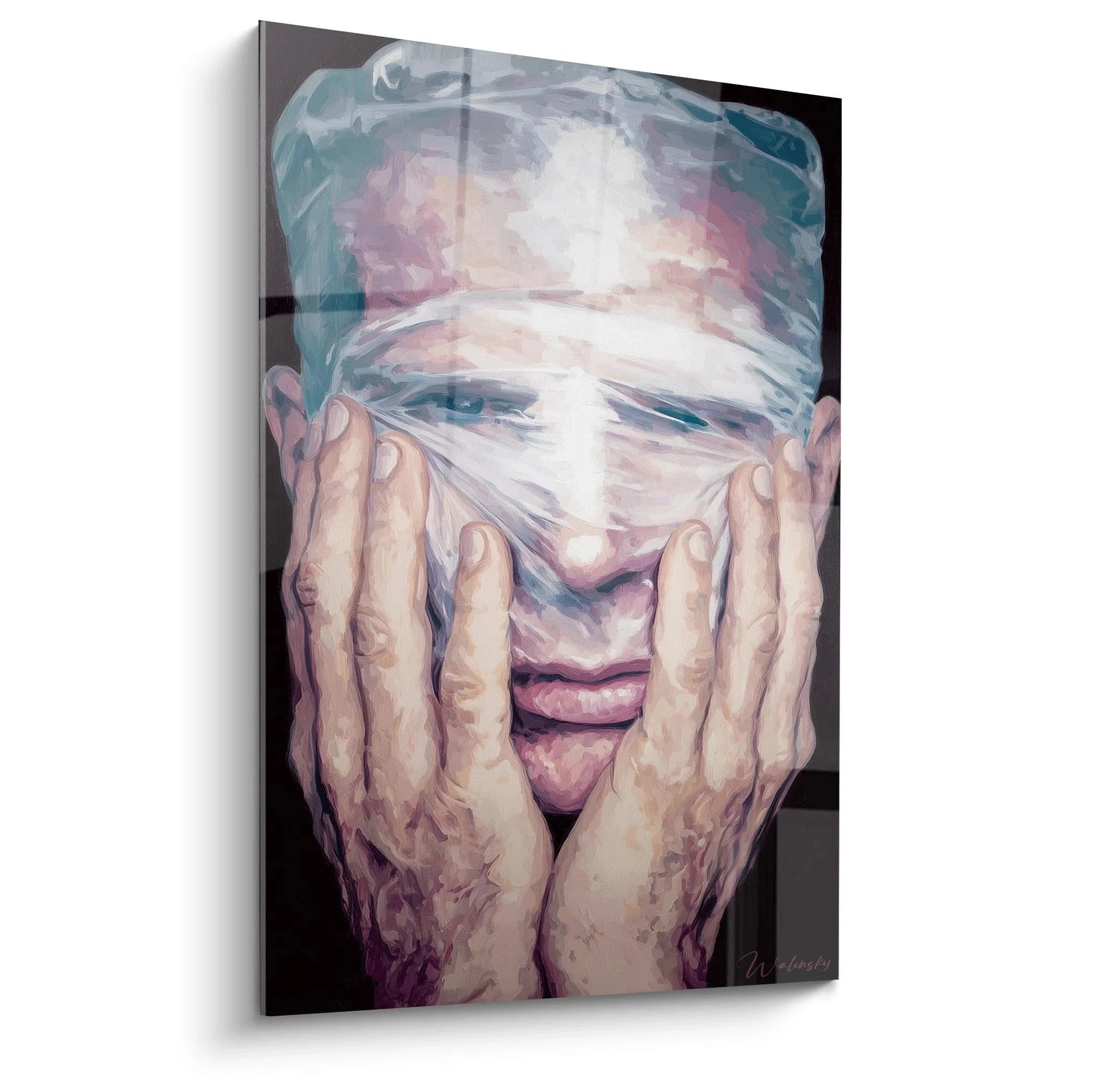 Hyperrealistisches Wandbild zeigt Person mit Händen vor dem Gesicht in Pastellfarben