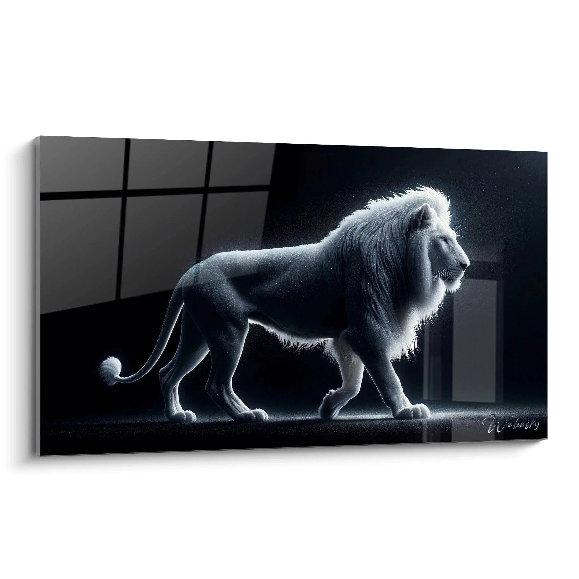 Wandbild Löwe majestätisch im Mondlicht auf Plattform stehend mit silbrig-blauer Beleuchtung