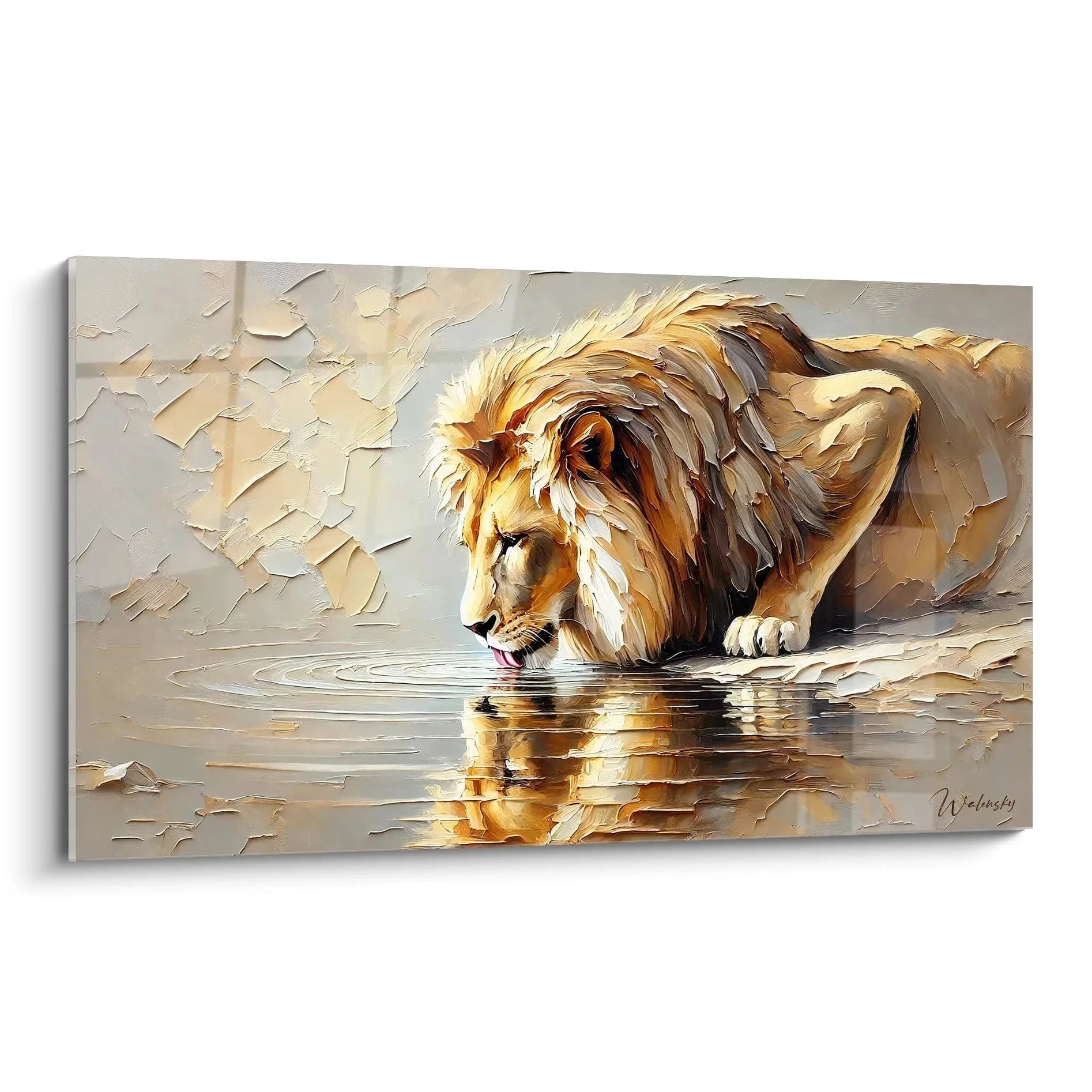 Wandbild Löwe trinkend am Wasserloch mit goldener Mähne und Spiegelung im Wasser, Edition Löwe Kunstdruck