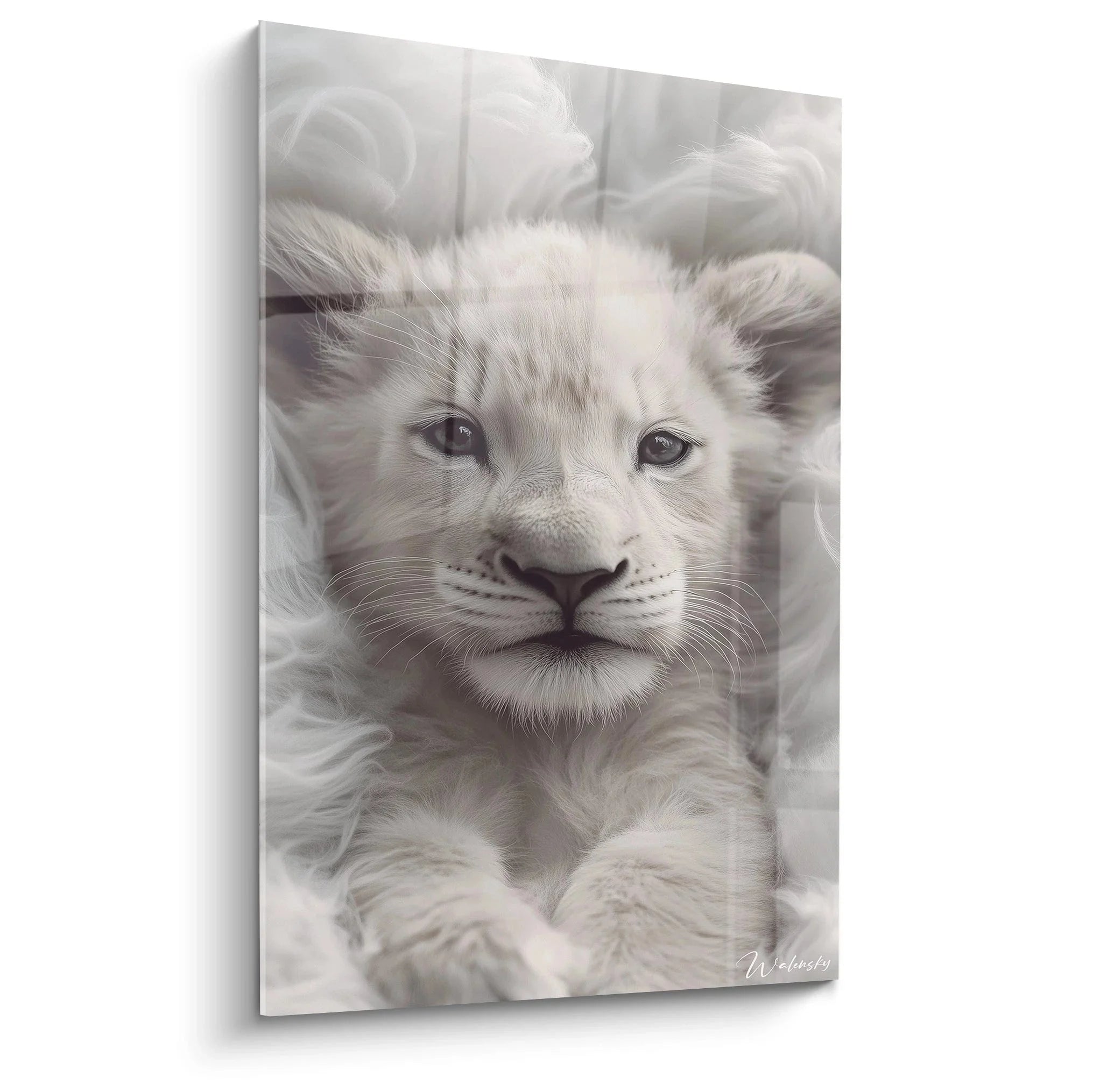 Wandbild Löwenbaby in sanften Grautönen - zarter Kunstdruck eines jungen Löwen für moderne Wanddekoration