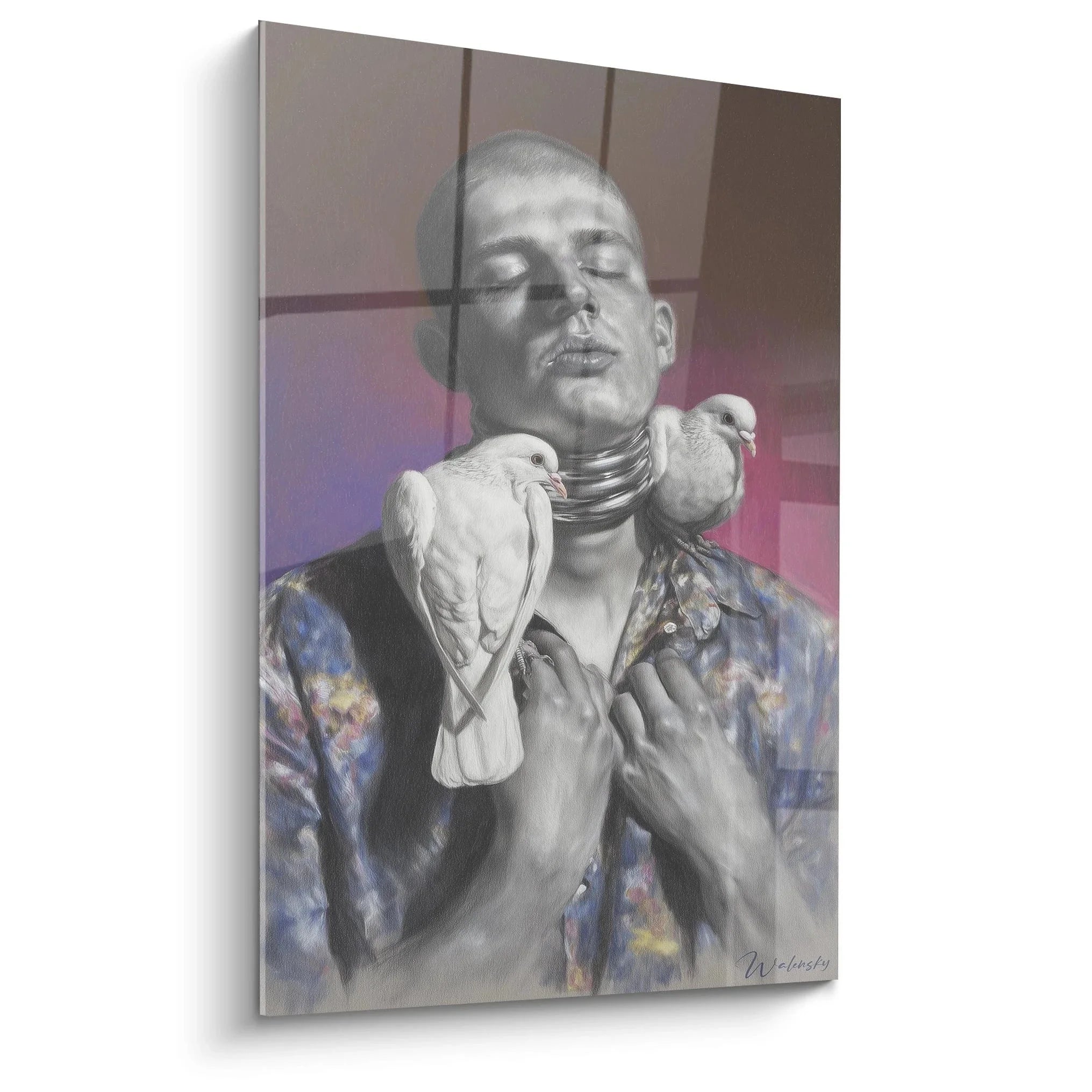 Hyperrealistisches Wandbild zeigt Mann mit geschlossenen Augen und zwei weißen Tauben auf den Schultern